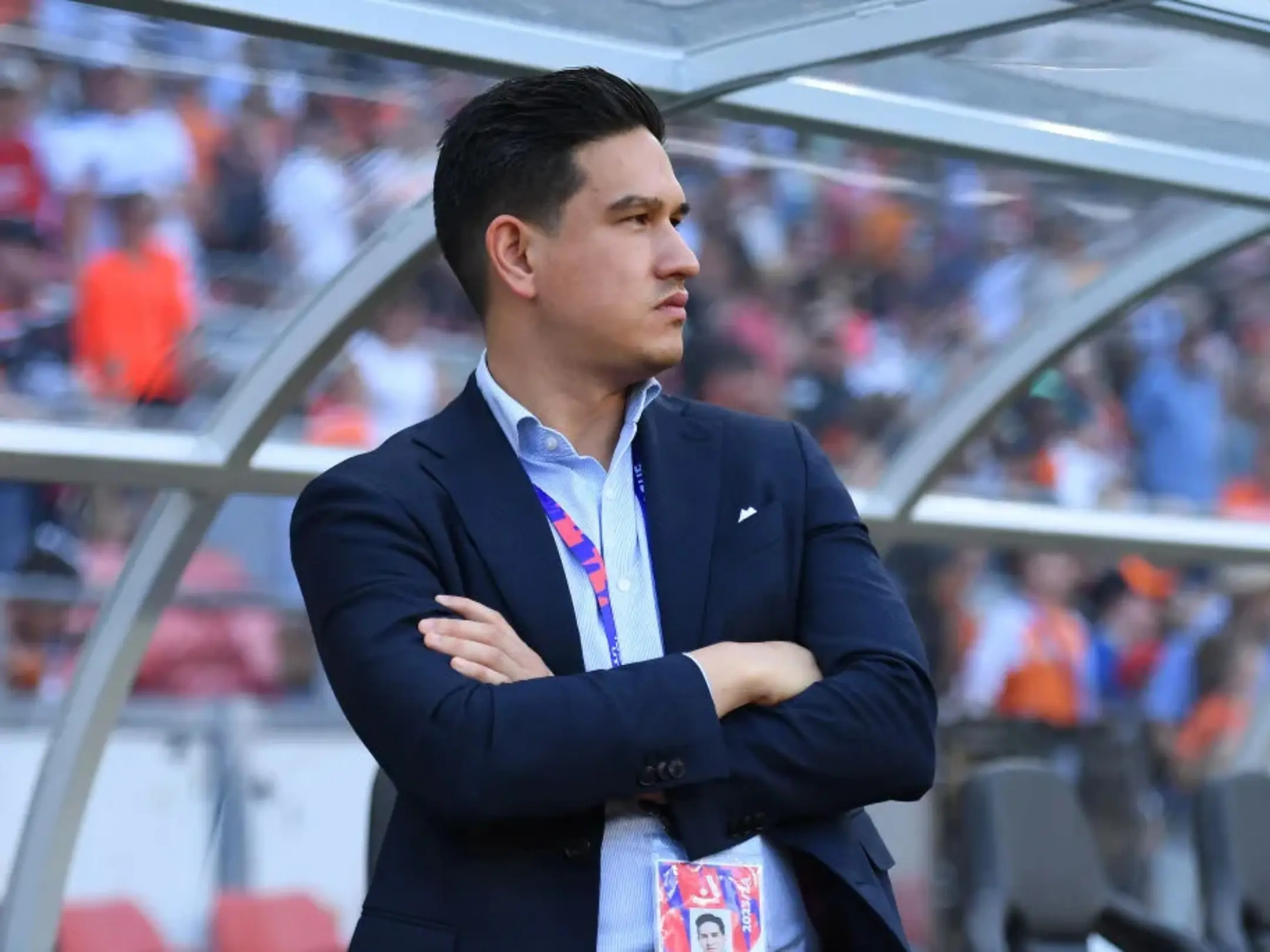 Chủ tịch của câu lạc bộ bóng đá Brisbane Roar là ông Kaz Patafta 