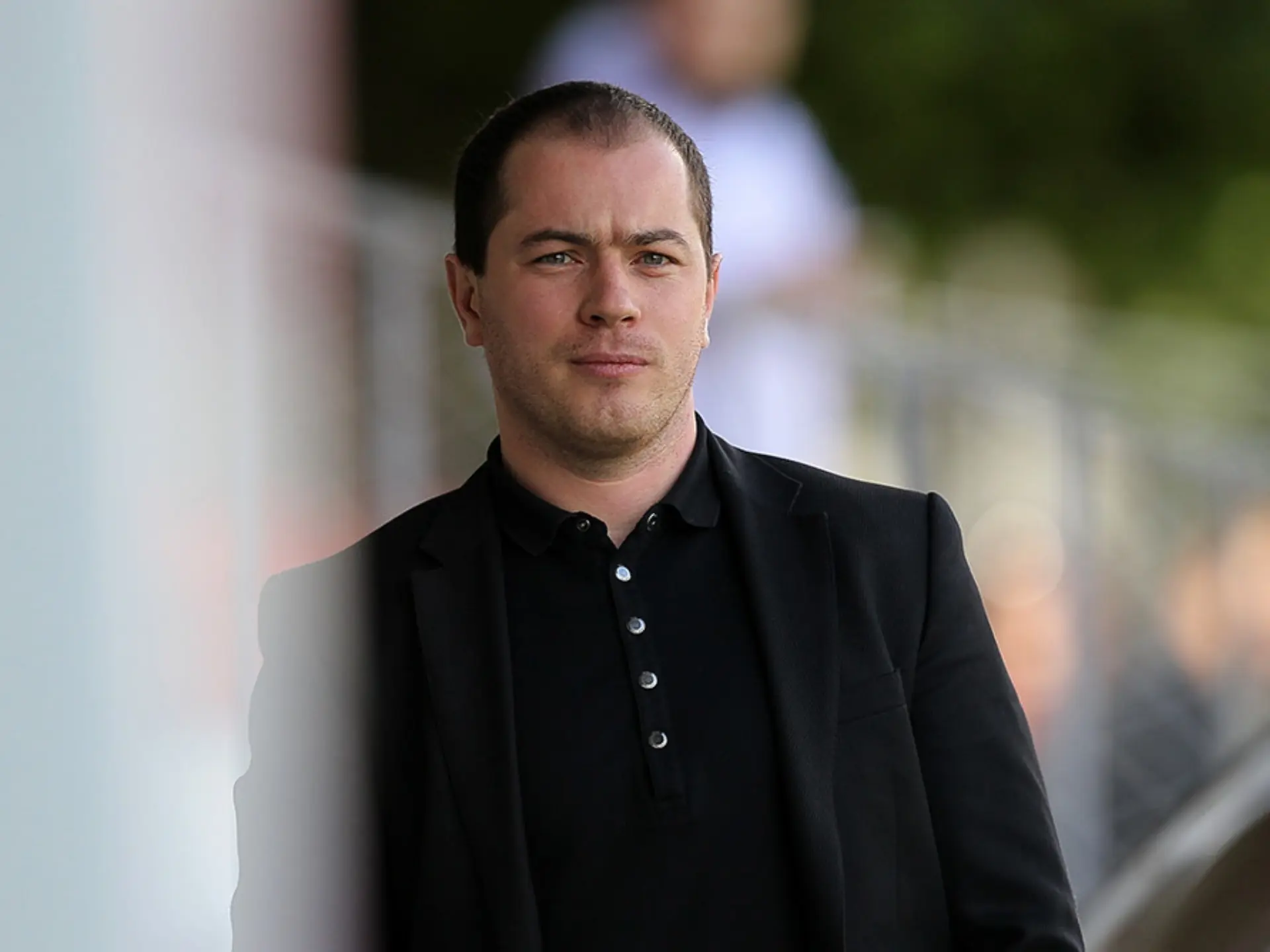 Chủ tịch của câu lạc bộ bóng đá Fakel Voronezh là ông Roman Askhabadze 