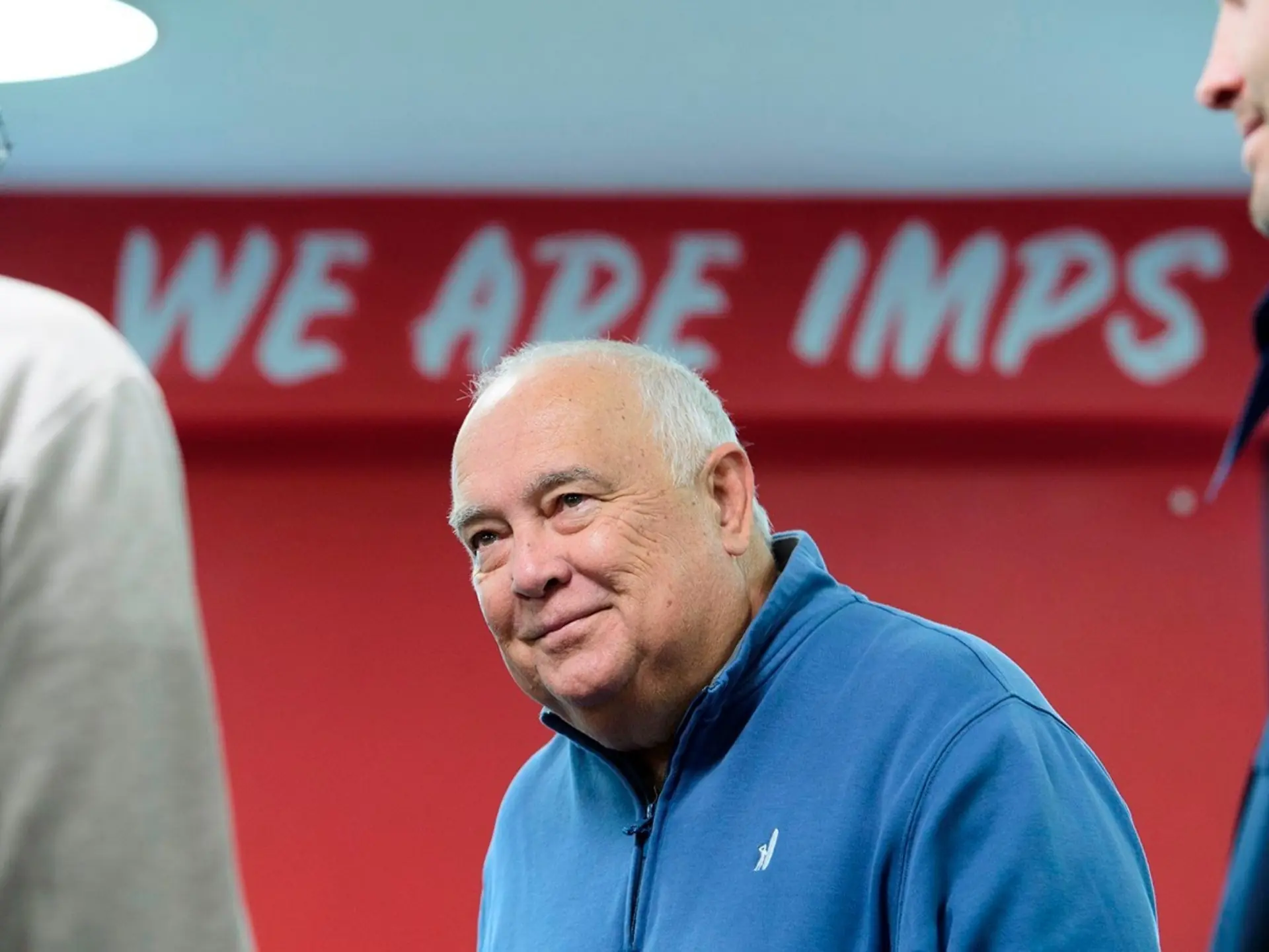 Chủ tịch của câu lạc bộ bóng đá Lincoln Red Imps là ông Ron Fowler 