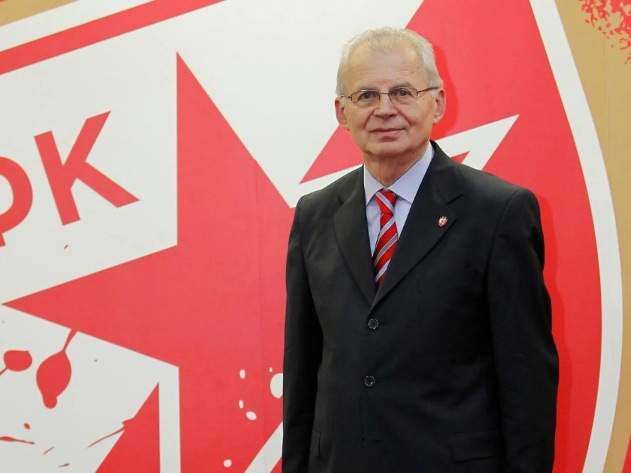 Chủ tịch của câu lạc bộ bóng đá Sao Đỏ Belgrade là ông Svetozar Mijailović 