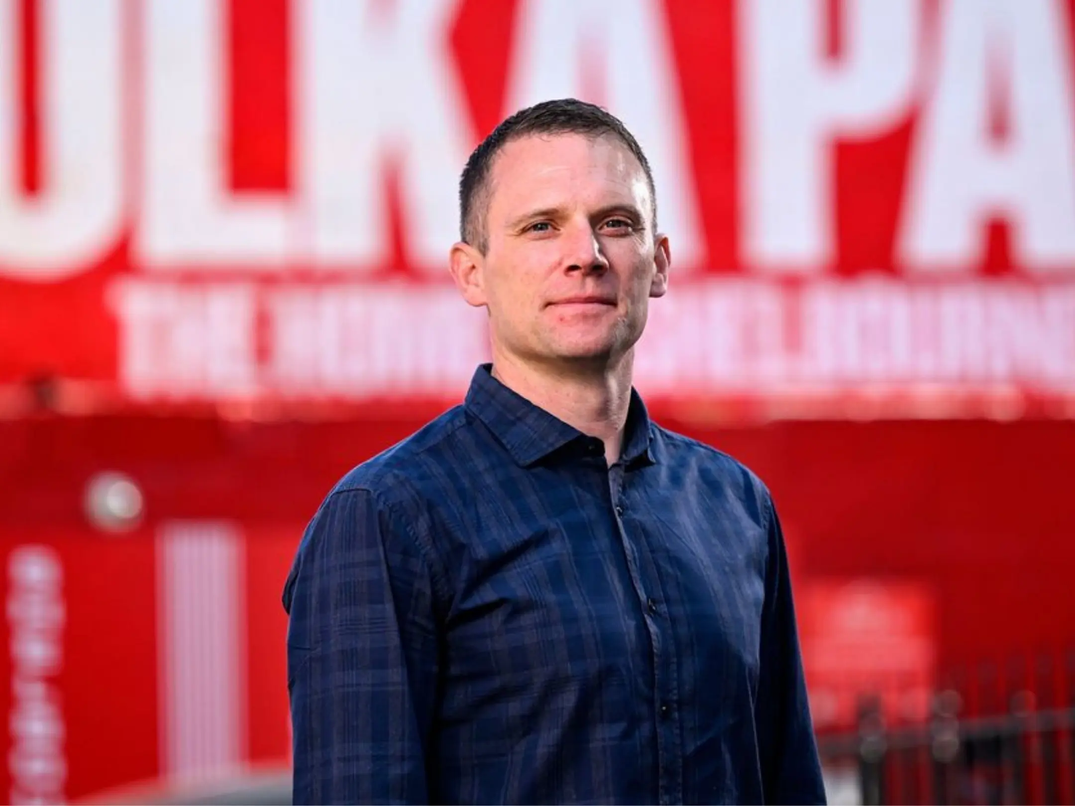 Chủ tịch của câu lạc bộ bóng đá Shelbourne là ông Tomás Quinn 