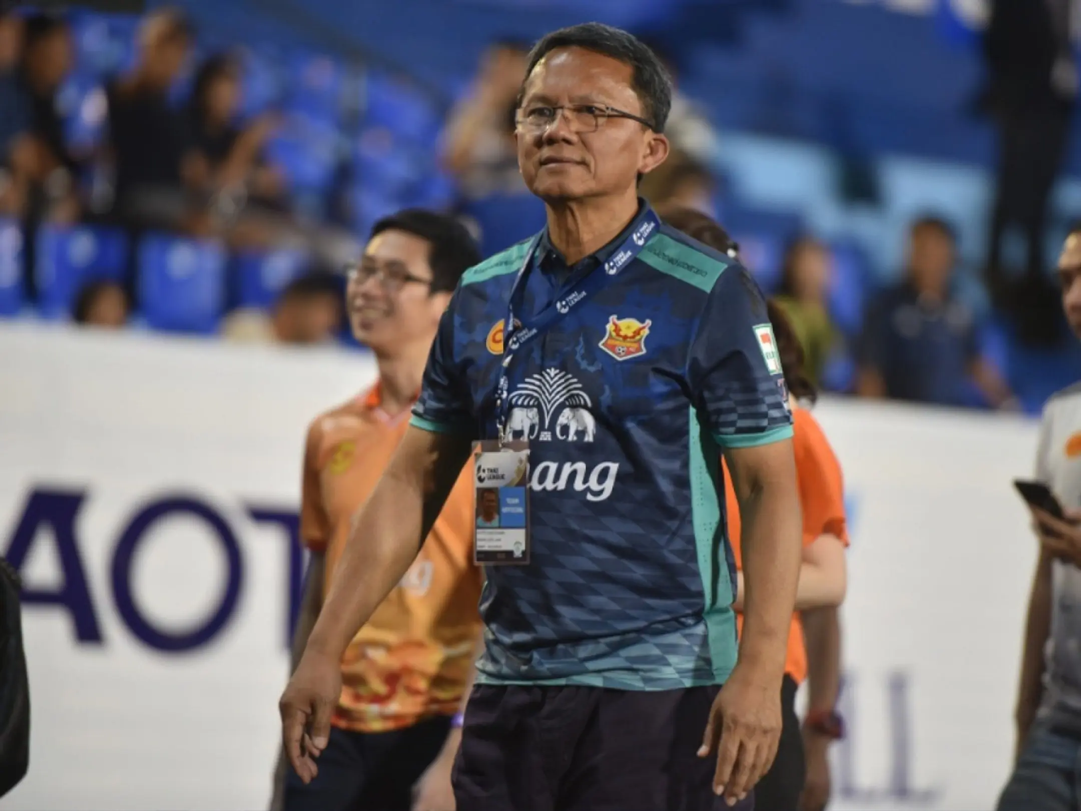 Chủ tịch của câu lạc bộ bóng đá Sukhothai là ông Somsak Thepsuthin 