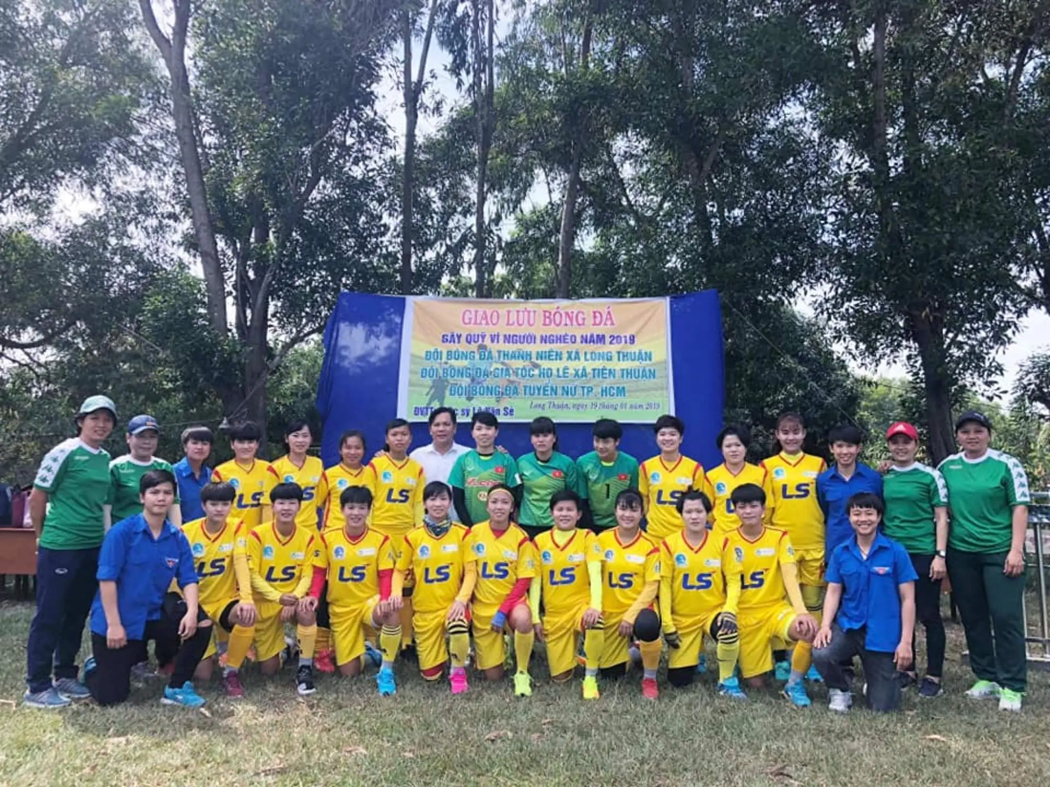 Bén duyên bóng đá từ các giải bóng đá phong trào địa phương