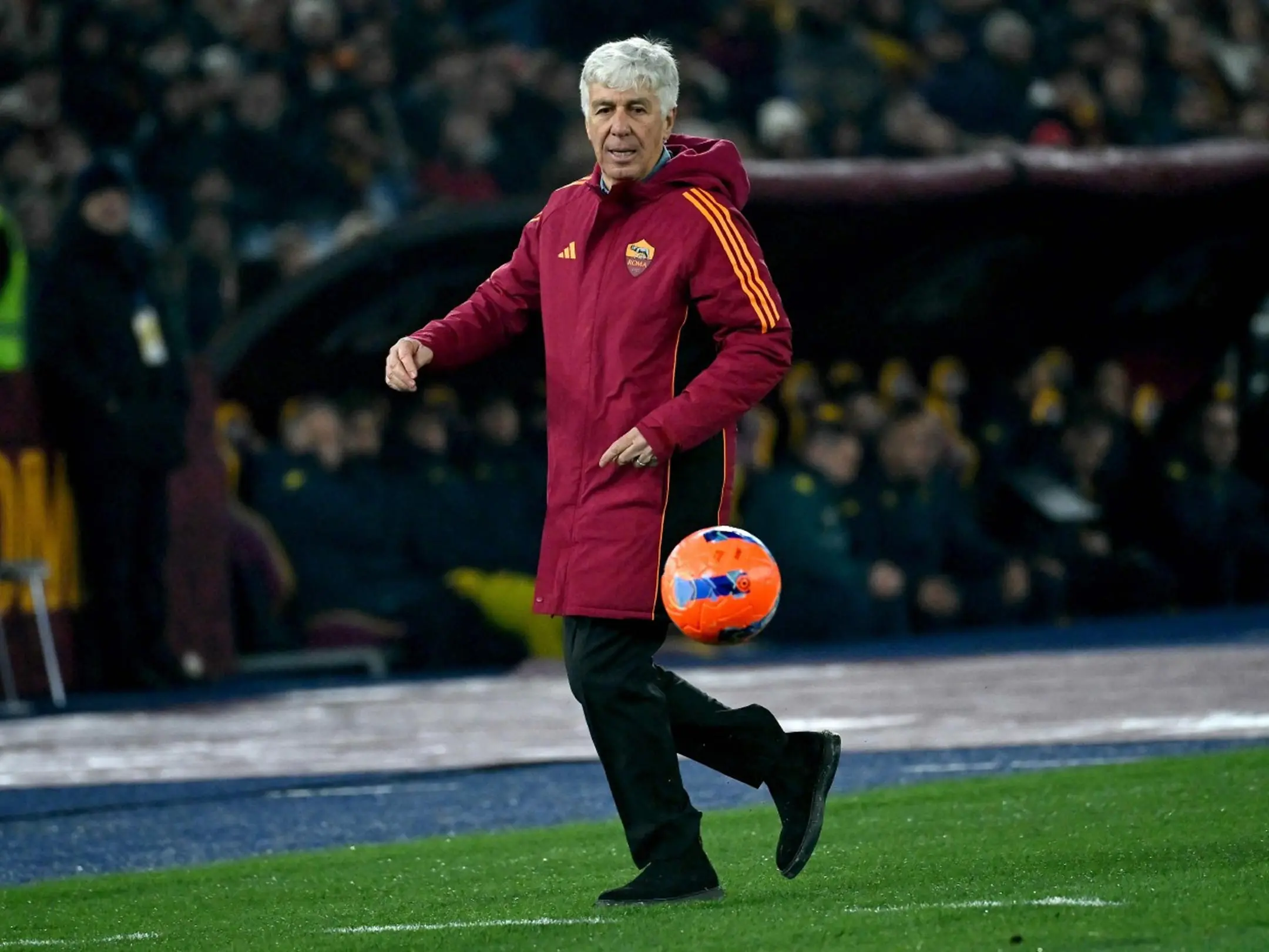 Huấn luyện viên hiện tại của câu lạc bộ bóng đá AS Roma là ông Gian Piero Gasperini
