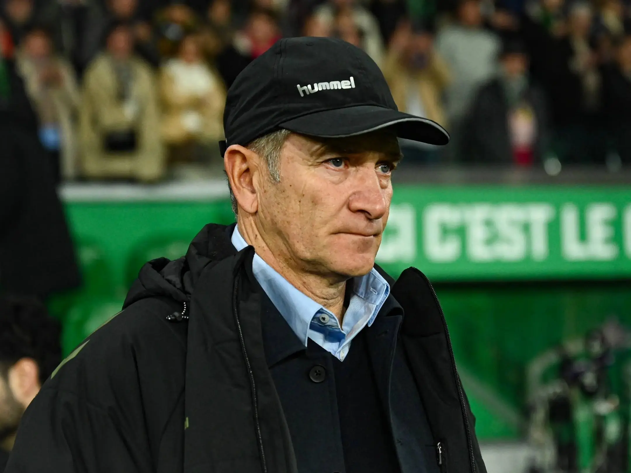 Huấn luyện viên hiện tại của câu lạc bộ bóng đá AS Saint-Étienne là ông Philippe Montanier
