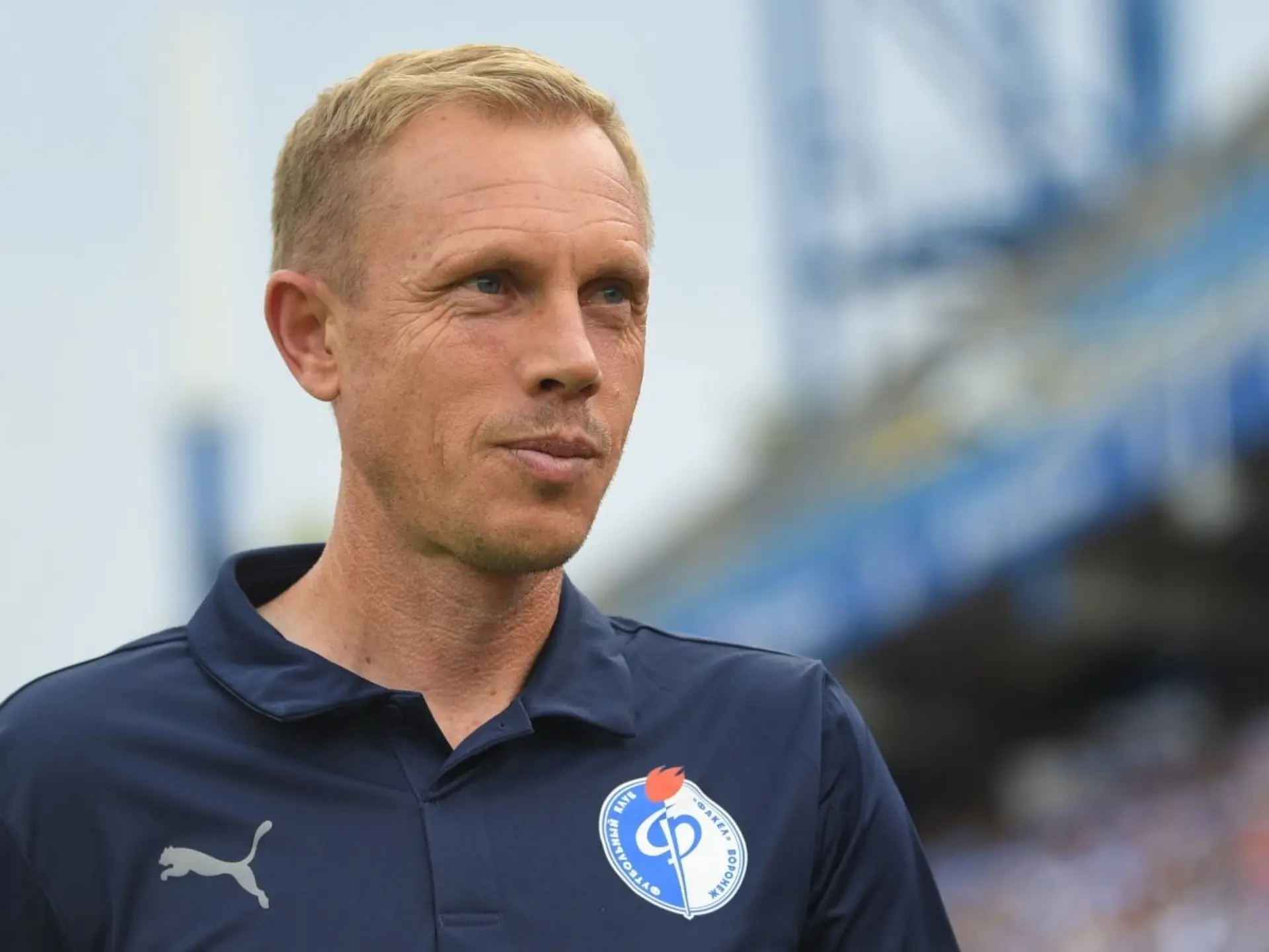 Huấn luyện viên hiện tại của câu lạc bộ bóng đá Fakel Voronezh là ông Oleg Vasilenko 