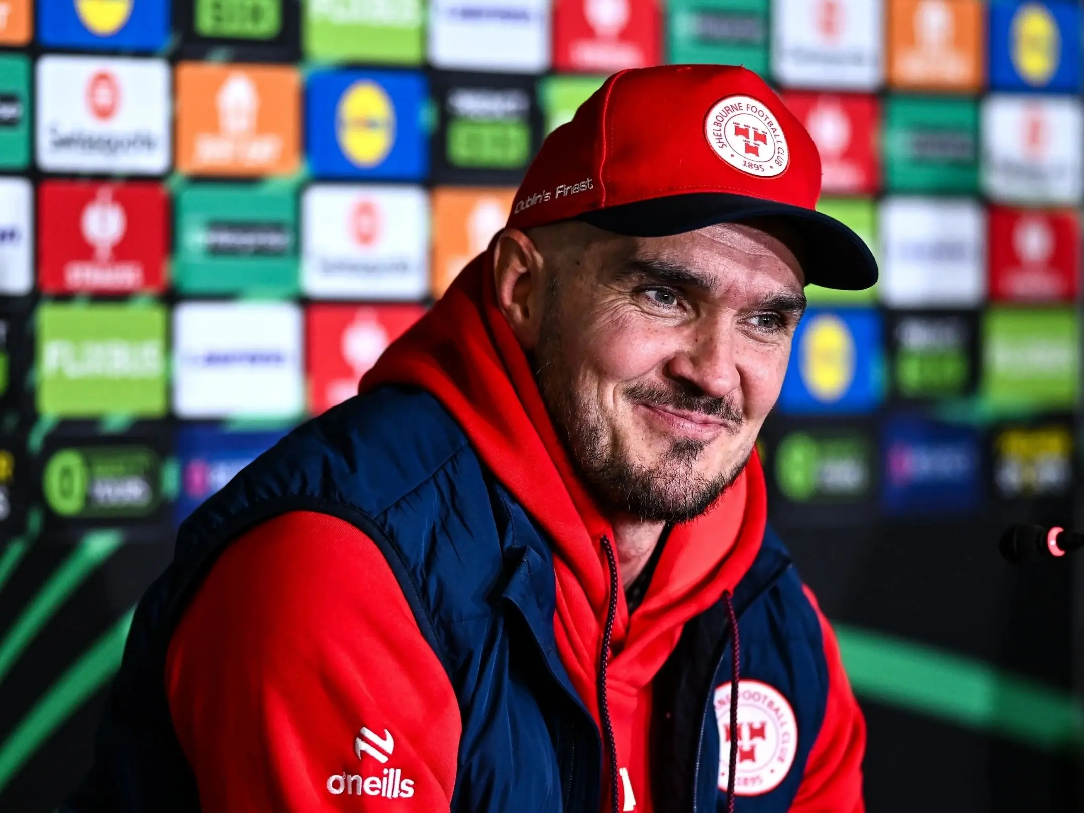 Huấn luyện viên hiện tại của câu lạc bộ bóng đá Shelbourne là ông HLV Joey O'Brien 