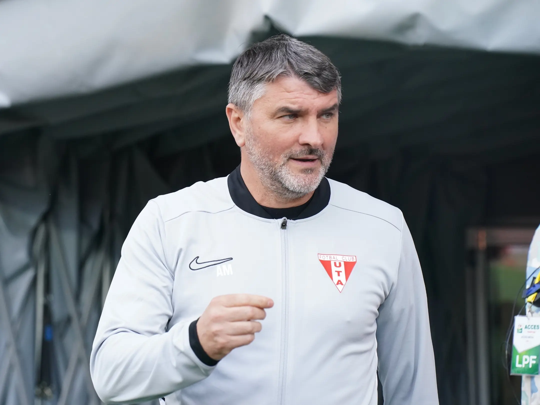 Huấn luyện viên hiện tại của câu lạc bộ bóng đá UTA Arad là ông Adrian Mihalcea 