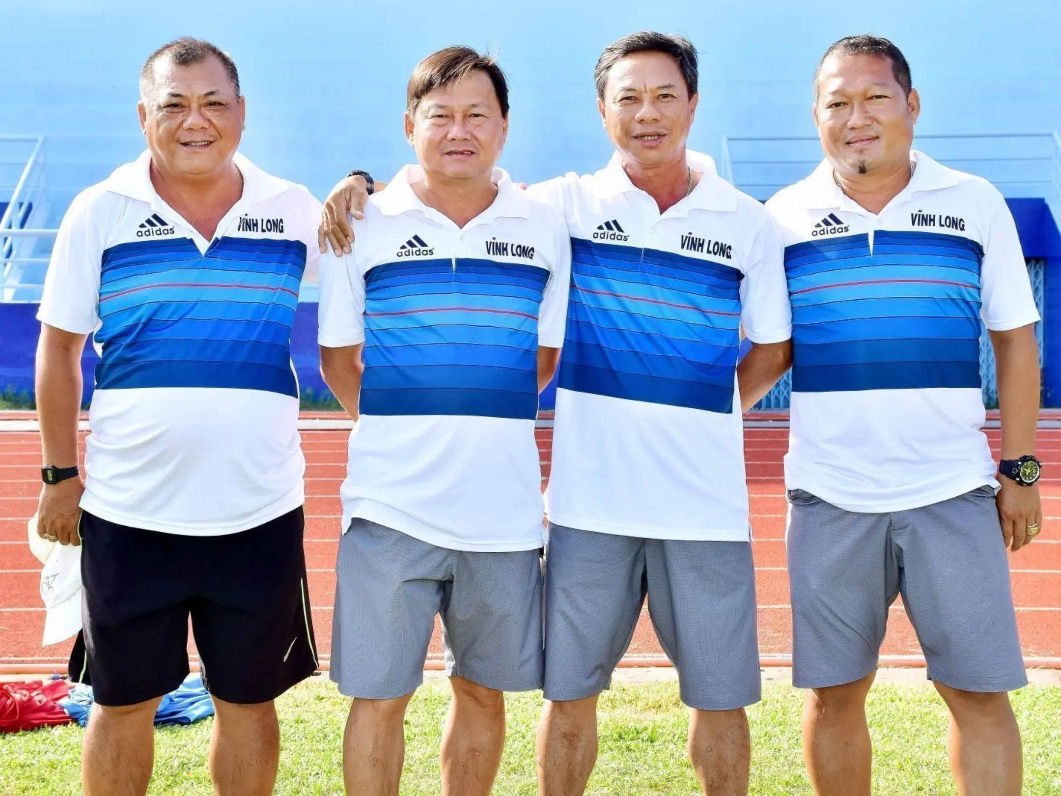 Huấn luyện viên hiện tại của câu lạc bộ bóng đá Vĩnh Long là ông HLV Nguyễn Minh Cảnh
