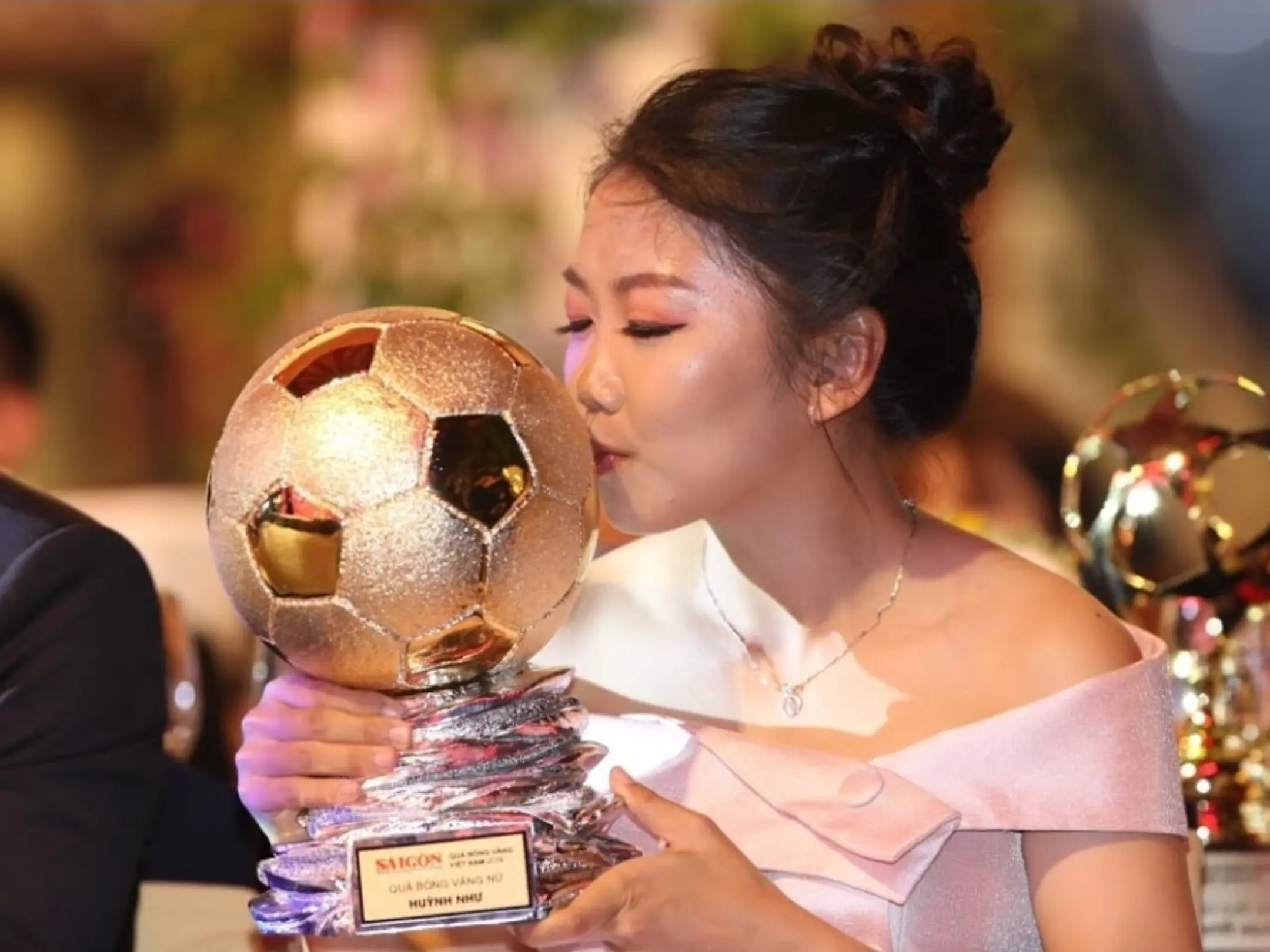 Huỳnh Như xuất sắc 5 lần đạt quả bóng vàng giải cầu thủ nữ Việt Nam xuất sắc nhất năm
