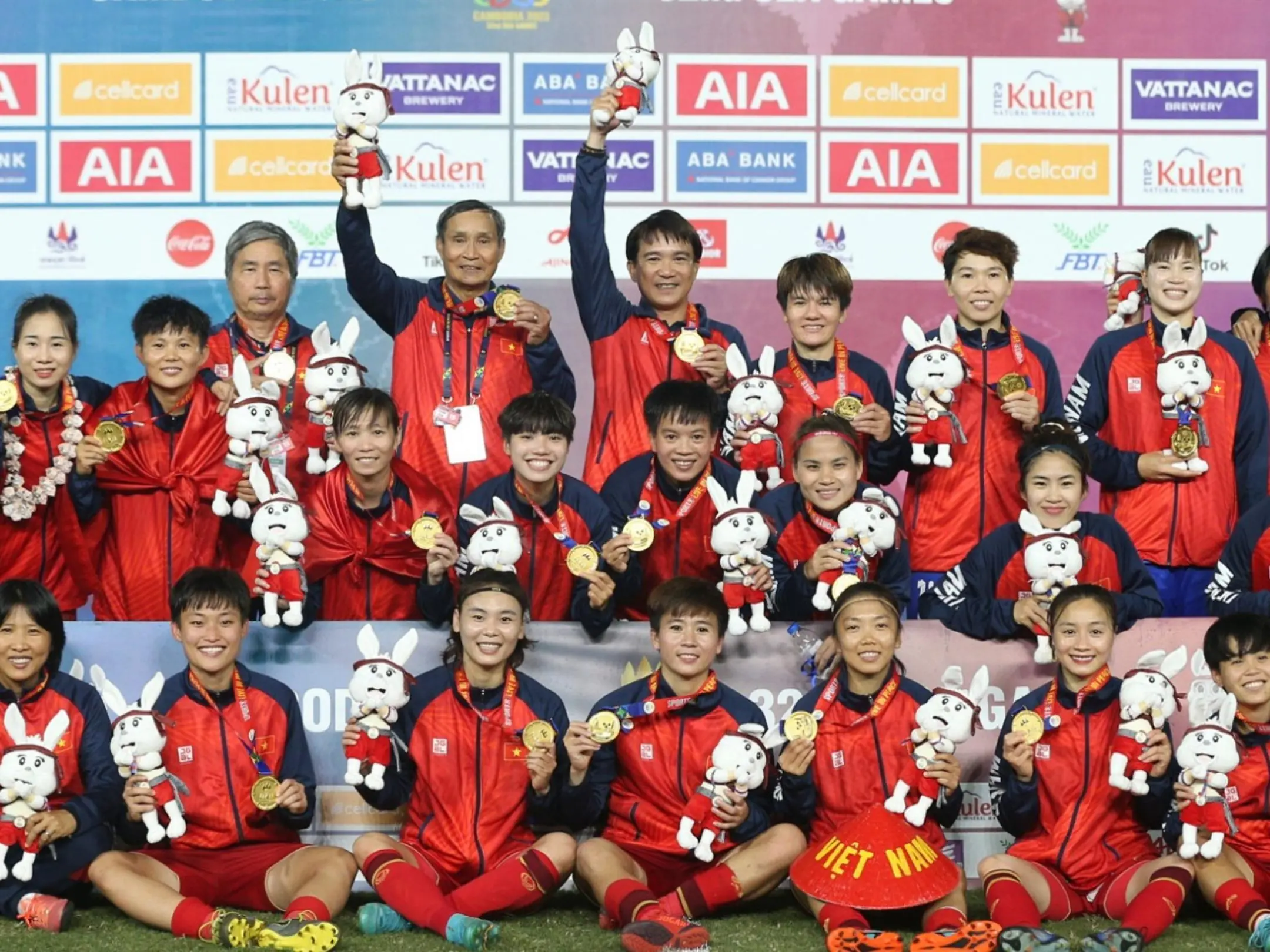 Huỳnh Như cùng đội tuyển nữ Việt Nam tạo ra kỉ lục vô tiền khoáng hậu với 4 chức vô địch Sea Games liên tiếp
