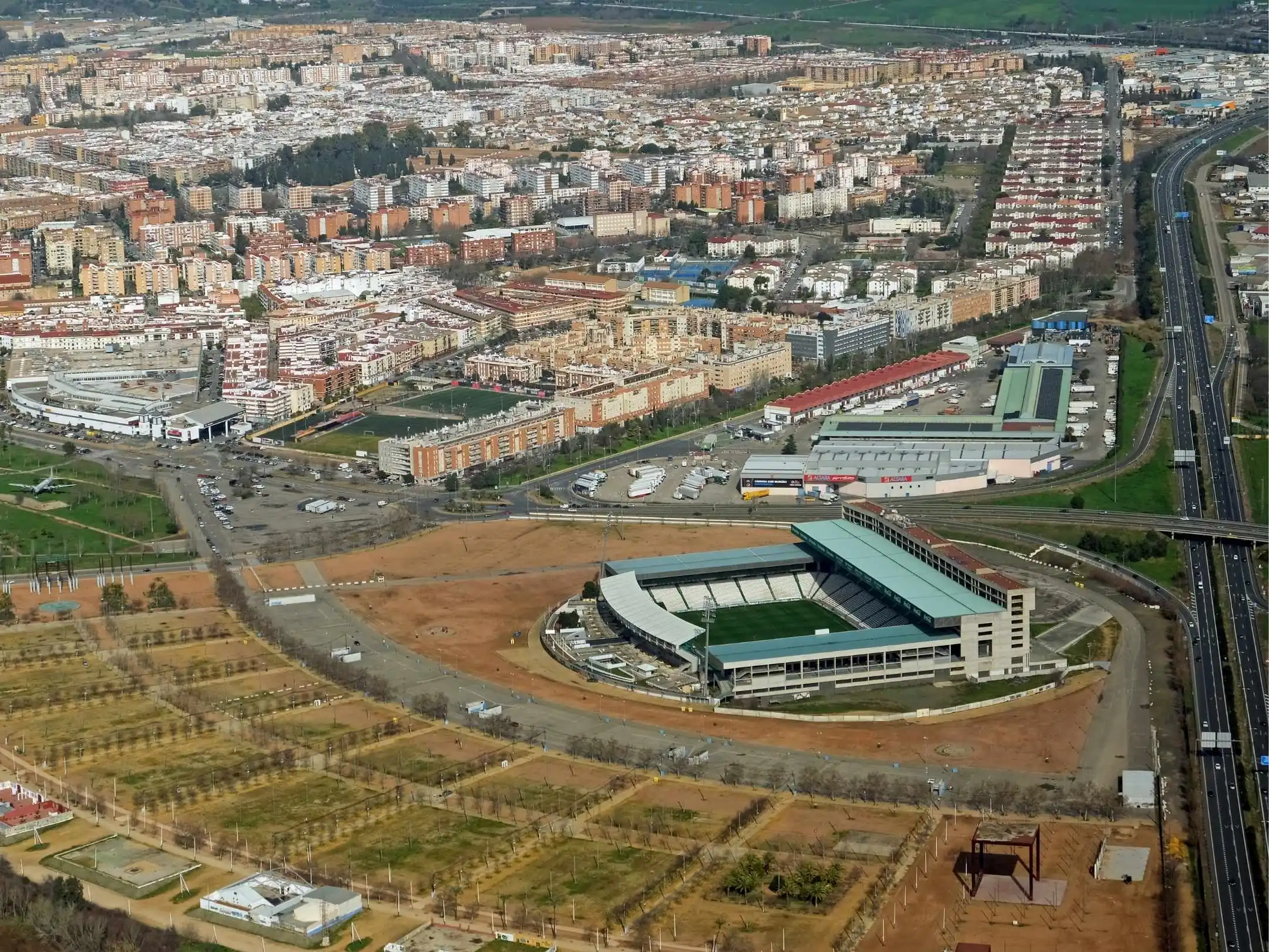 Sân nhà của câu lạc bộ bóng đá Córdoba là sân vận động Estadio Nuevo Arcángel
