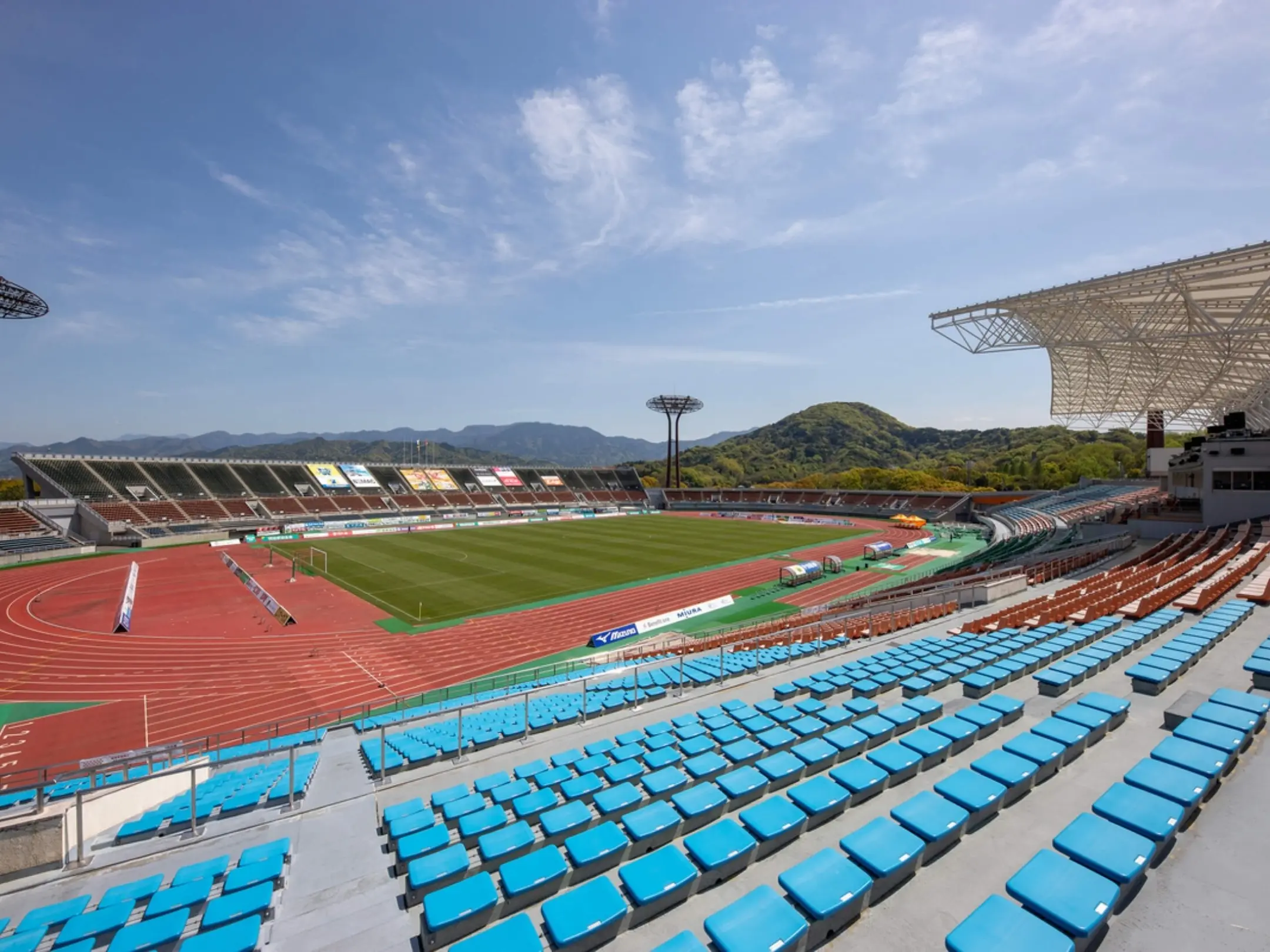 Sân nhà của câu lạc bộ bóng đá Ehime là sân vận động Ningineer
