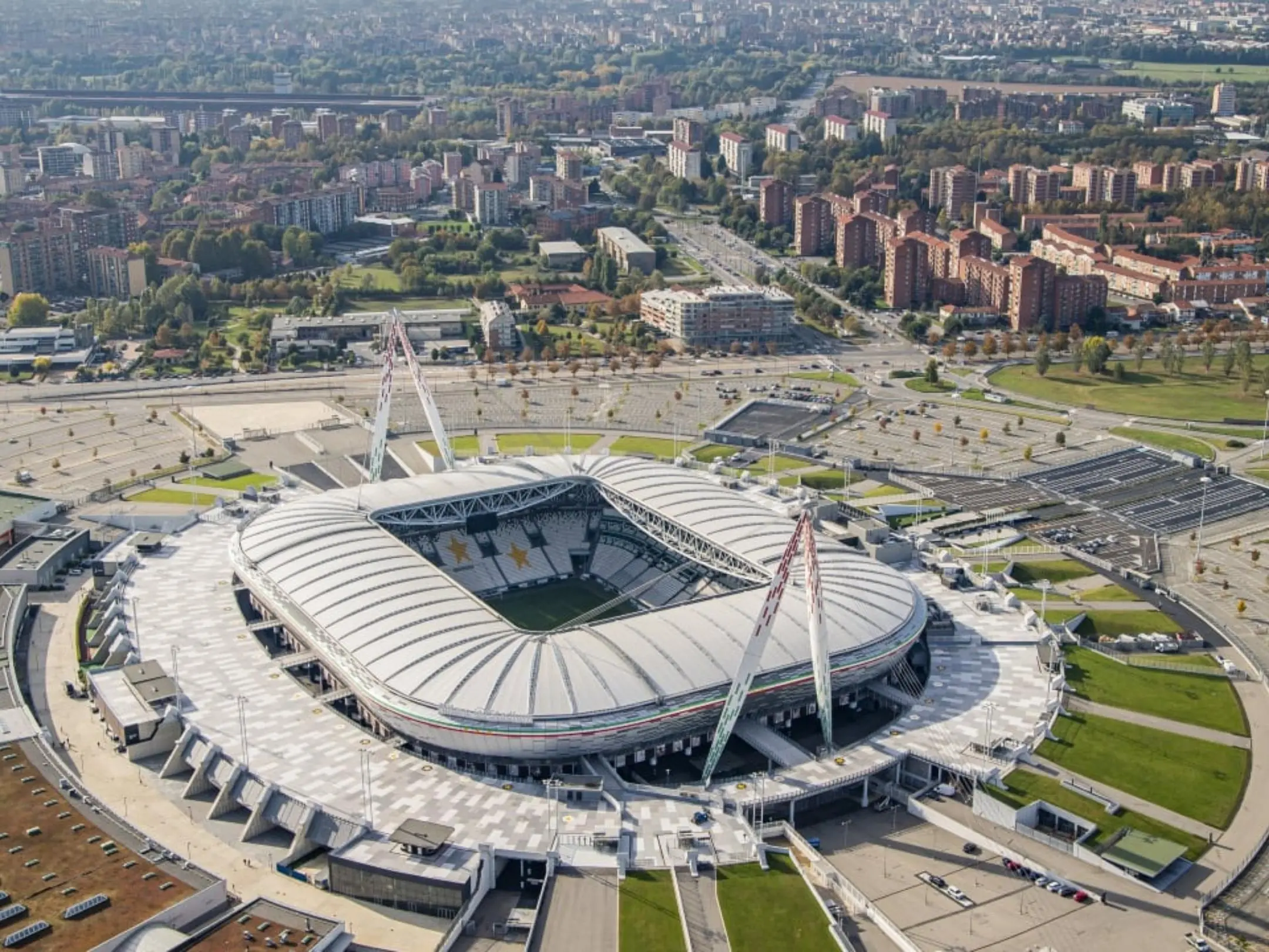 Sân nhà của câu lạc bộ bóng đá Juventus là sân vận động Juventus 