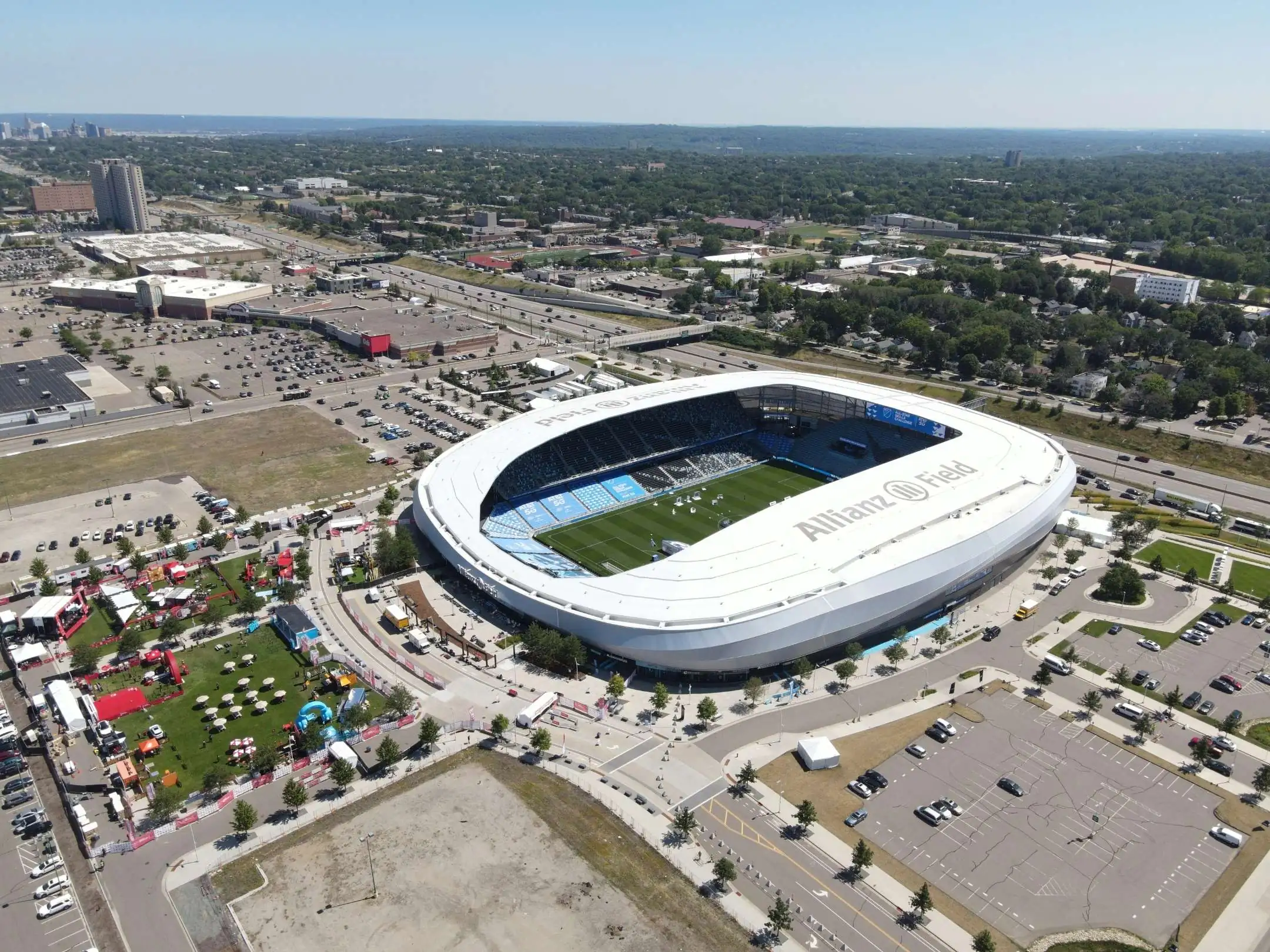 Sân nhà của câu lạc bộ bóng đá Minnesota United là sân vận động Allianz Field
