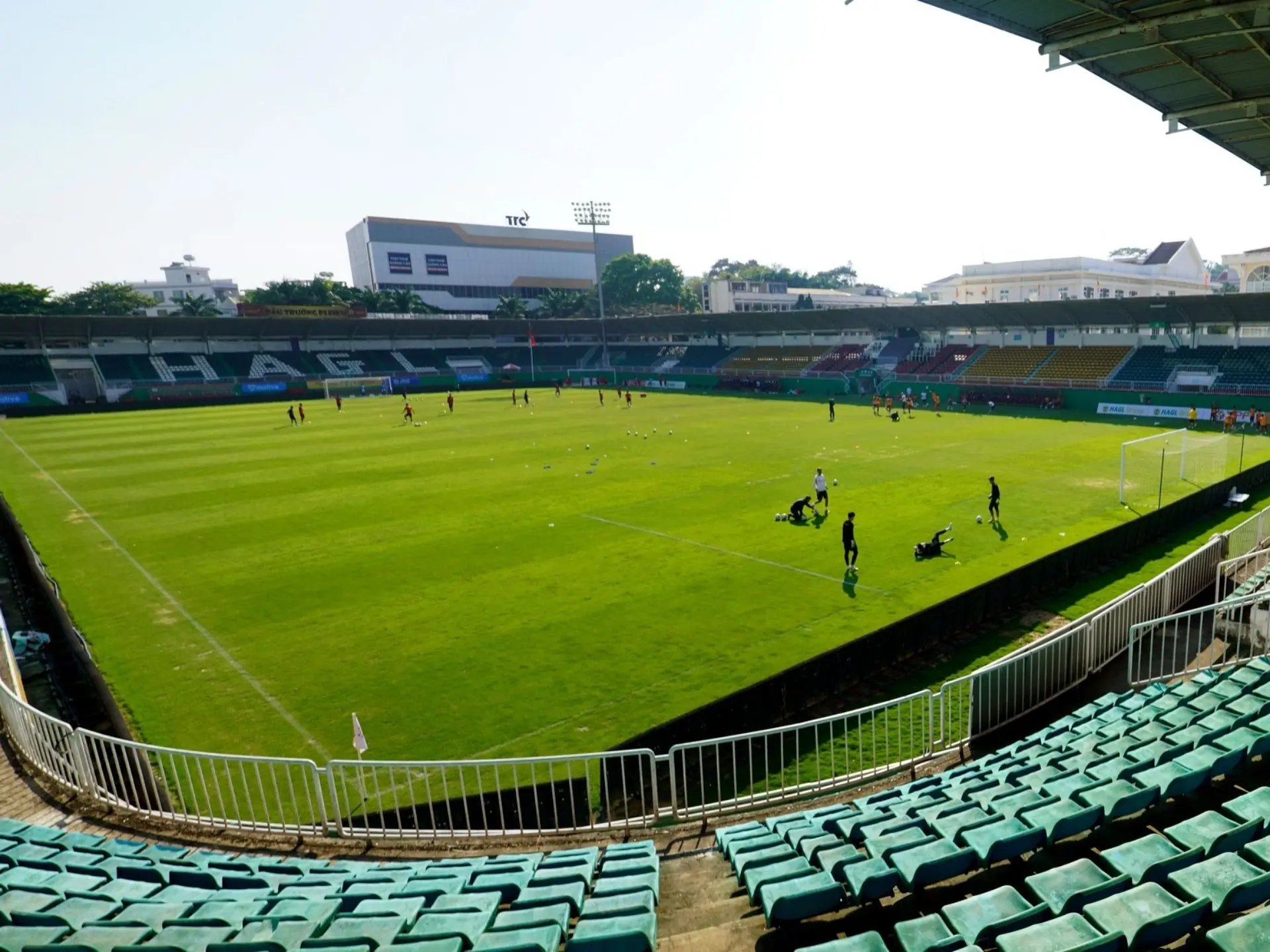 Sân tập luyện của học viện bóng đá Hoàng Anh Gia Lai