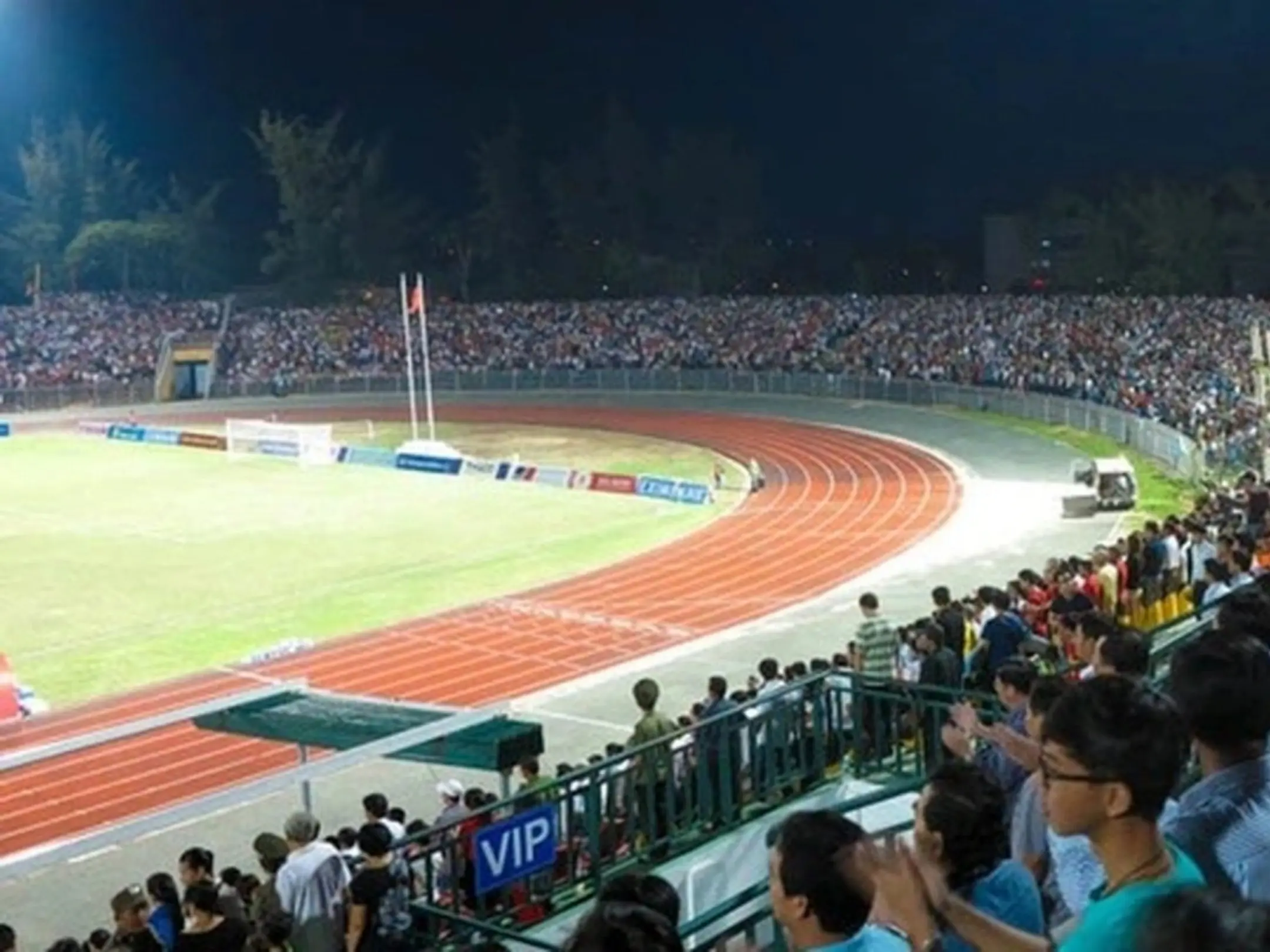 Sân nhà của câu lạc bộ bóng đá Vĩnh Long là sân vận động Vĩnh Long
