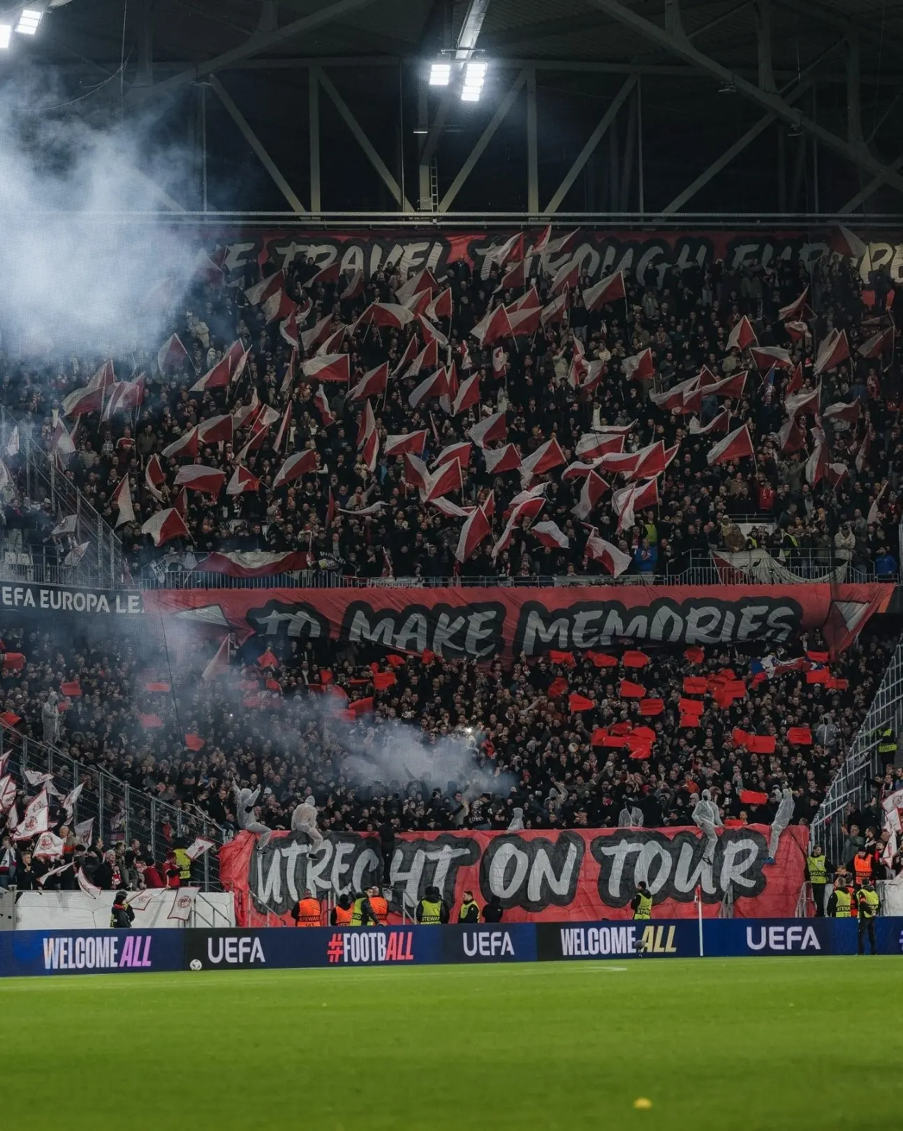 Các cổ động viên của câu lạc bộ Utrecht luôn mang đến không khí cổ vũ náo nhiệt trên khán đài