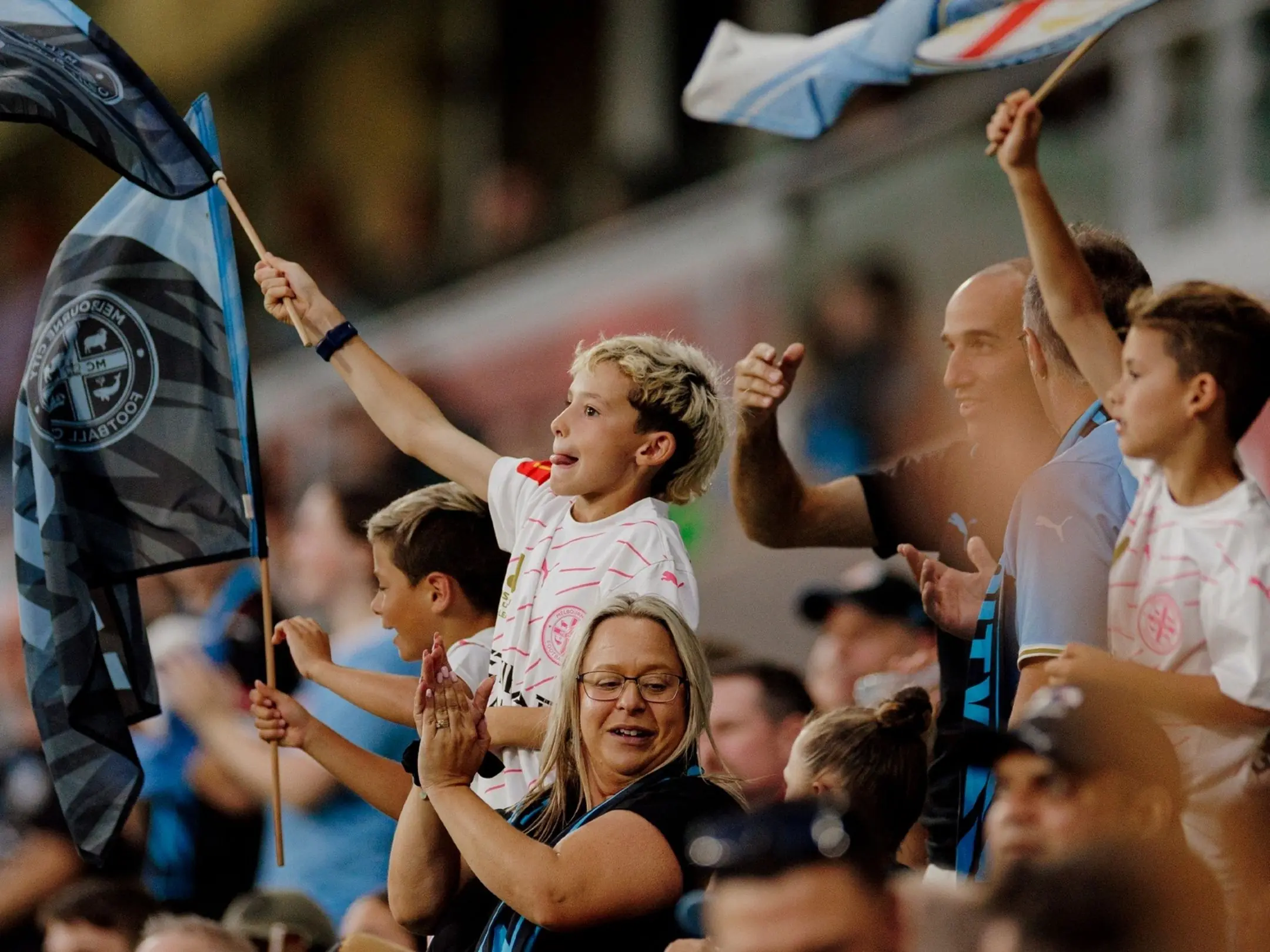 Các cổ động viên cuồng nhiệt của câu lạc bộ bóng đá nữ Melbourne City
