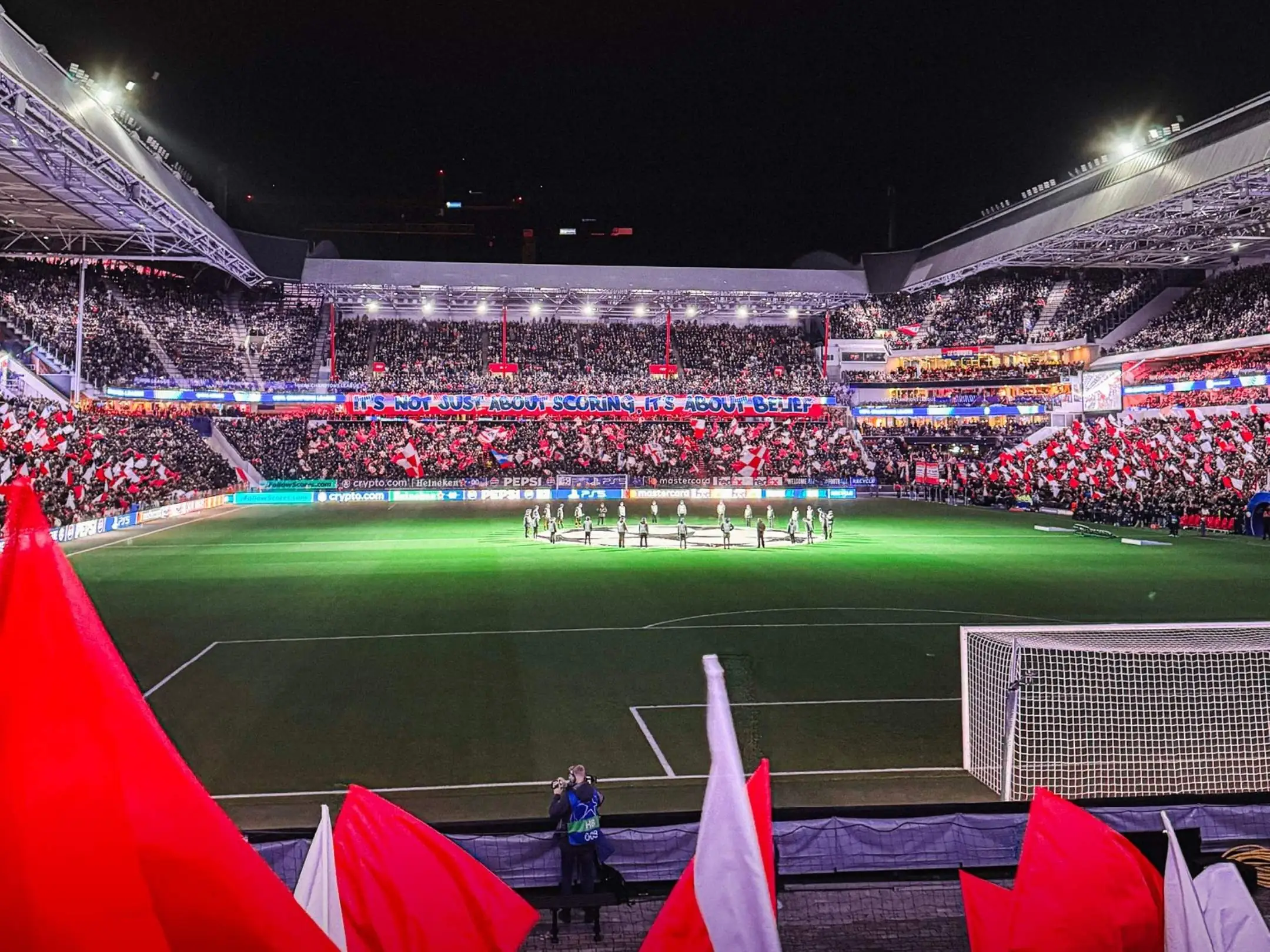 Câu lạc bộ bóng đá PSV Eindhoven: hành trình của một thế lực bóng đá 8 Các cổ động viên nhiệt thành của câu lạc bộ PSV Eindhoven