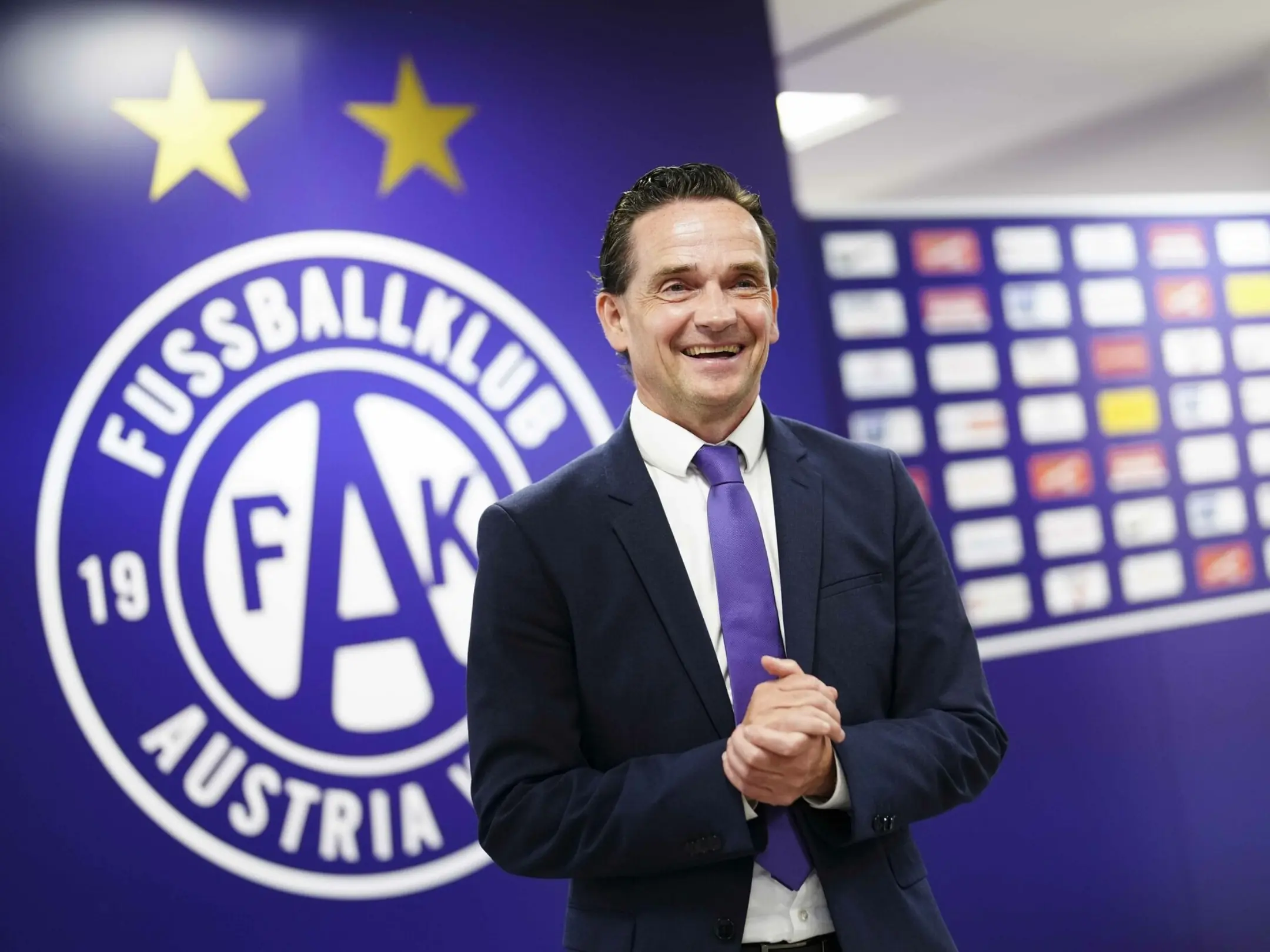 Chủ tịch của câu lạc bộ bóng đá Austria Wien hiện là Kurt Gollowitzer
