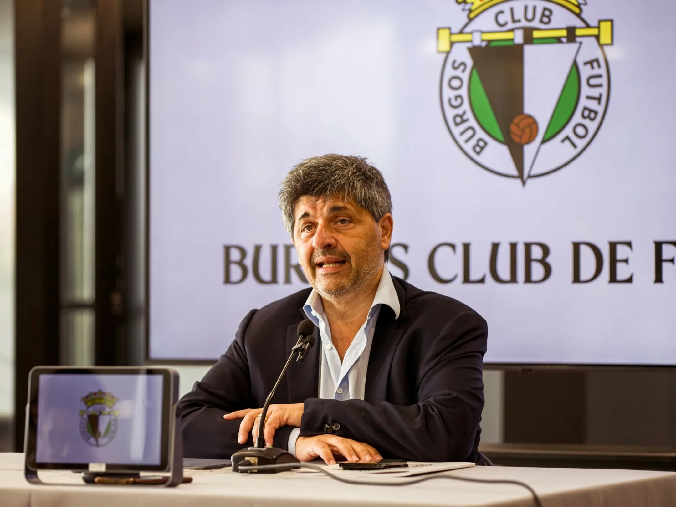 Chủ tịch của câu lạc bộ bóng đá Burgos là ông Marcelo Figoli