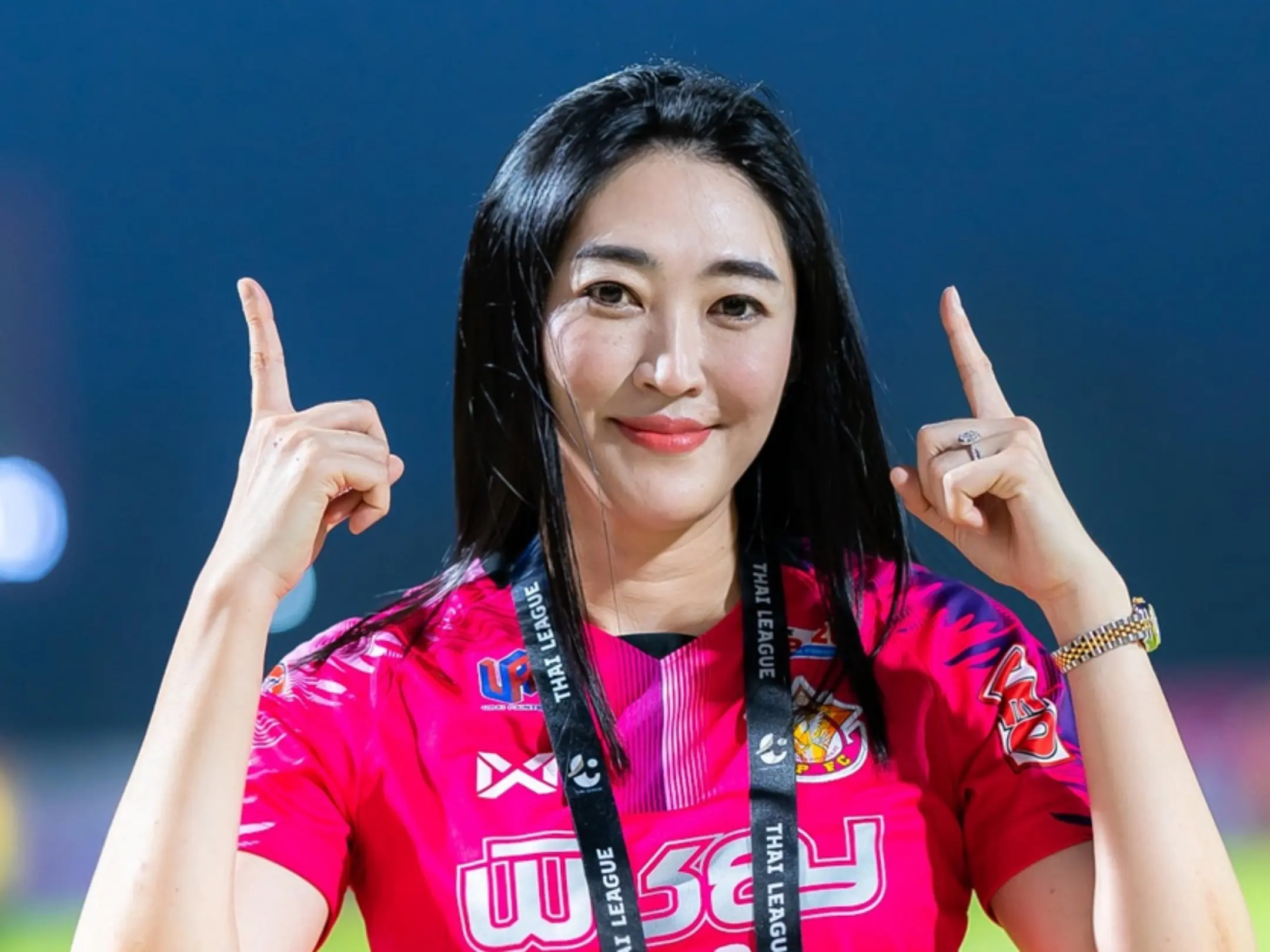 Chủ tịch của câu lạc bộ bóng đá Nongbua Pitchaya là Ms. Kritsaya Phumongsursri (Madam Joy) 