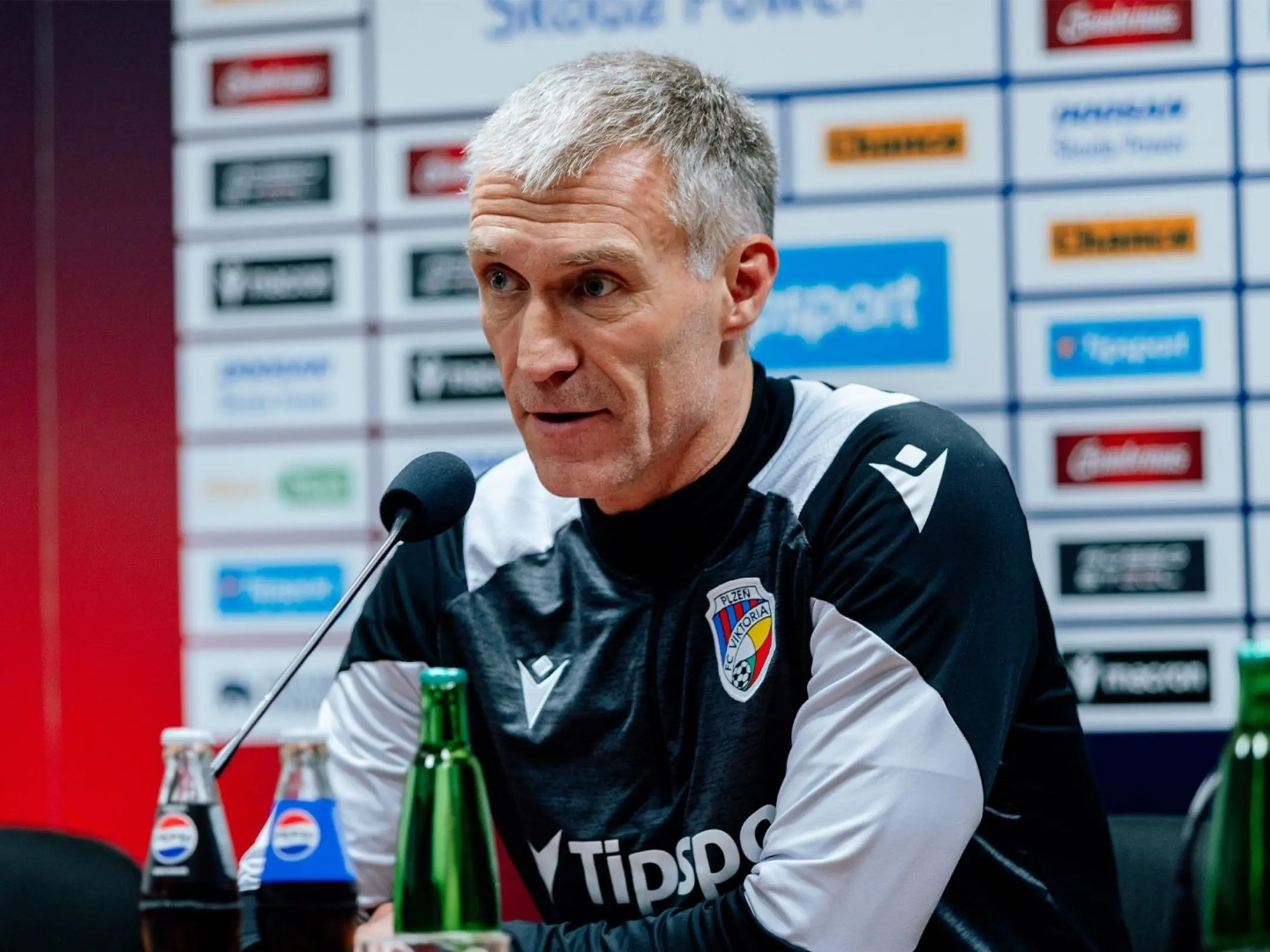 Huấn luyện viên hiện tại của câu lạc bộ bóng đá Viktoria Plzeň là Martin Hysky