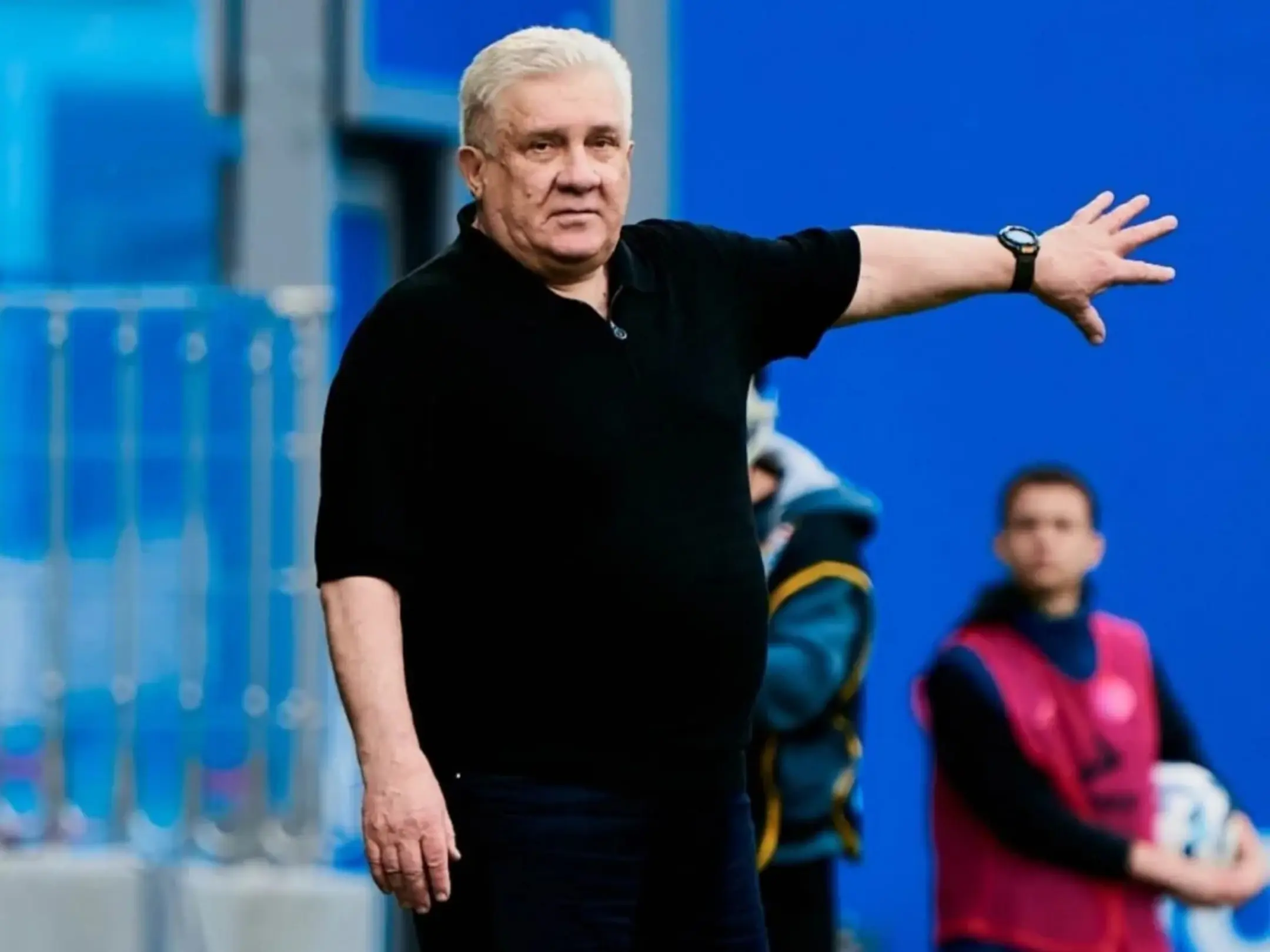 Huấn luyện viên hiện tại của câu lạc bộ bóng đá Yenisey Krasnoyarsk FC là Sergei Tashuyev