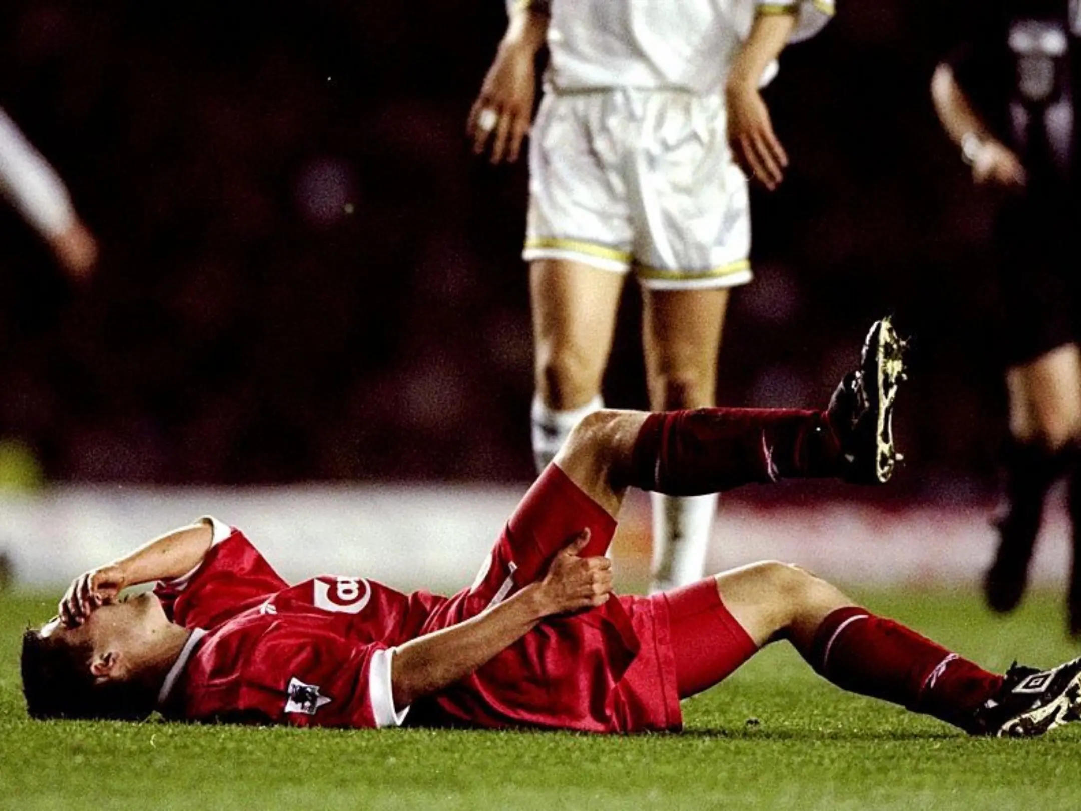 Michael Owen bị chấn thương gân kheo ngay khi còn thi đấu cho Liverpool