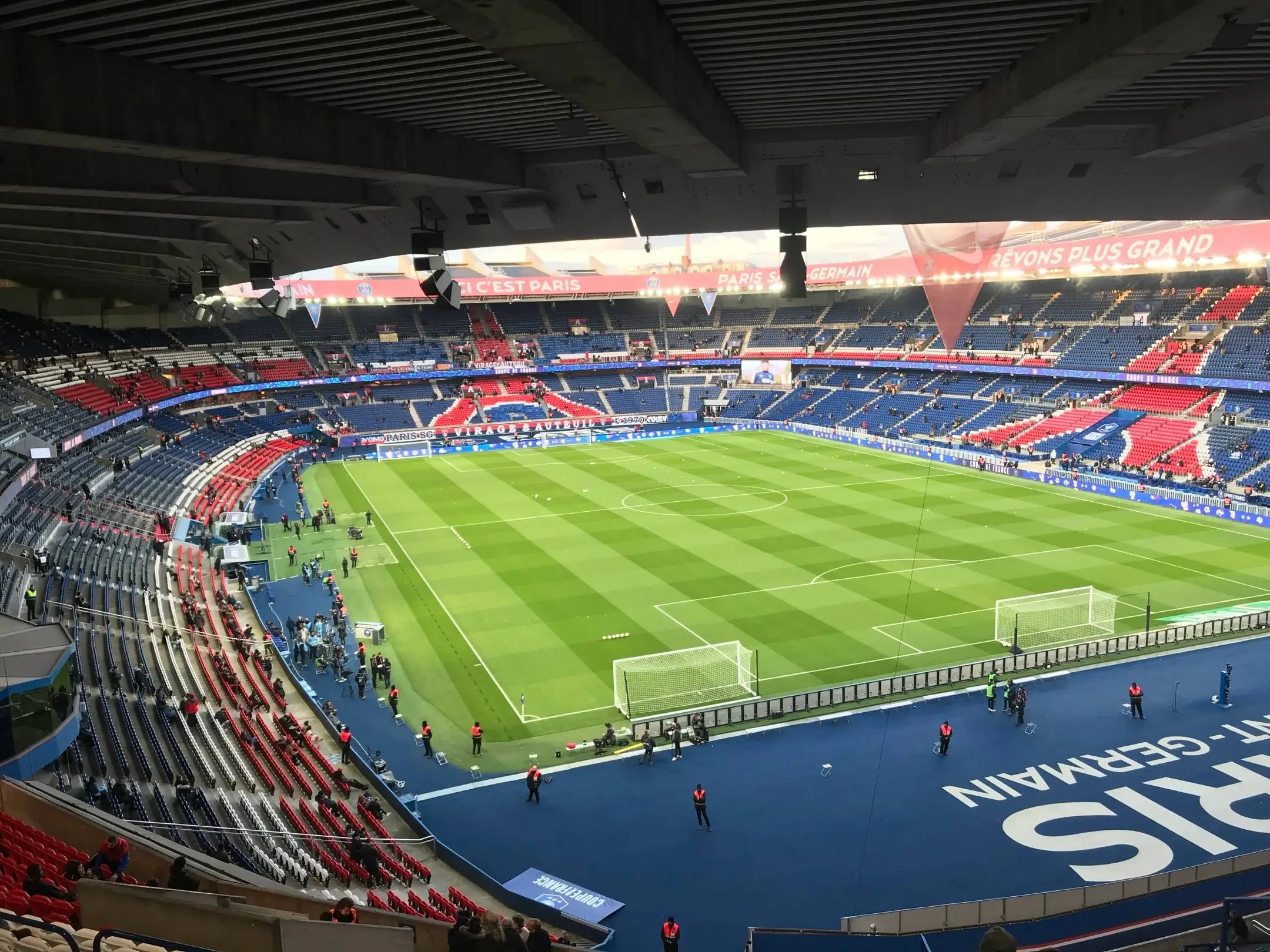 Quang cảnh bên trong sân vận động Parc des Princes
