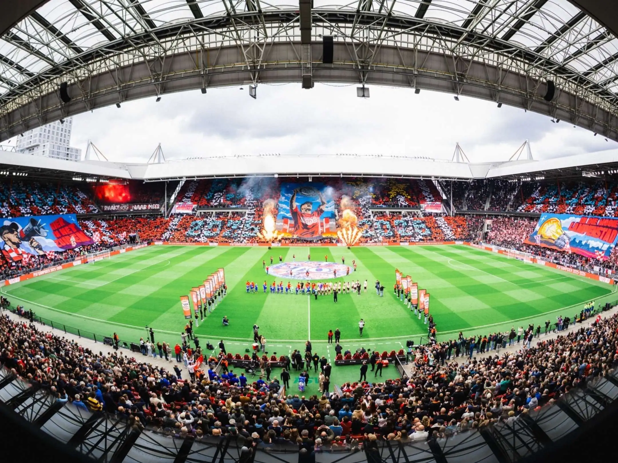 Câu lạc bộ bóng đá PSV Eindhoven: hành trình của một thế lực bóng đá 6 Quang cảnh bên trong sân vận động Philips Stadion