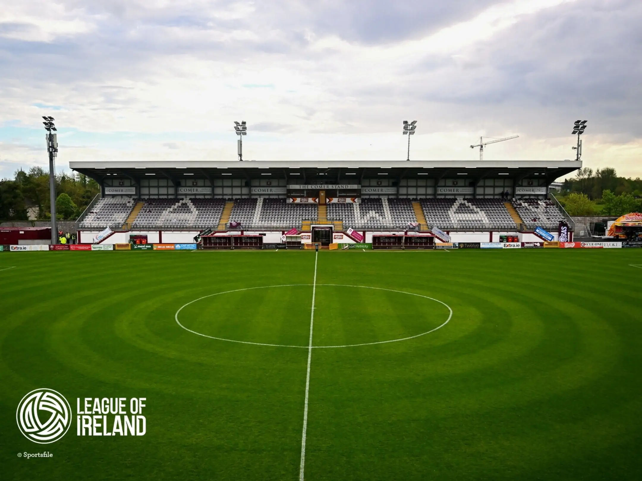 Quang cảnh bên trong sân vận động Tallaght