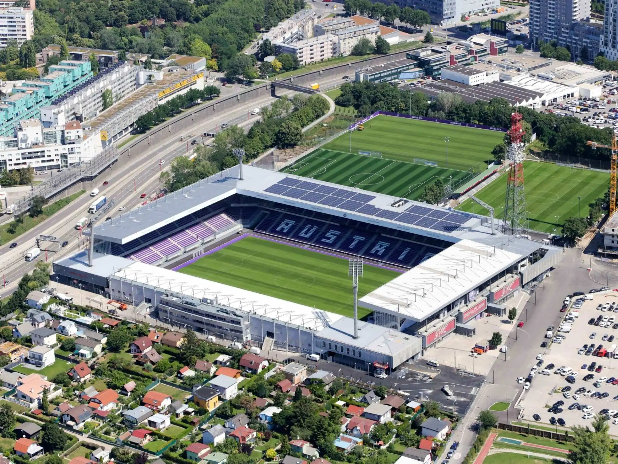 Sân nhà của câu lạc bộ bóng đá Austria Wien là sân vận động Generali Arena
