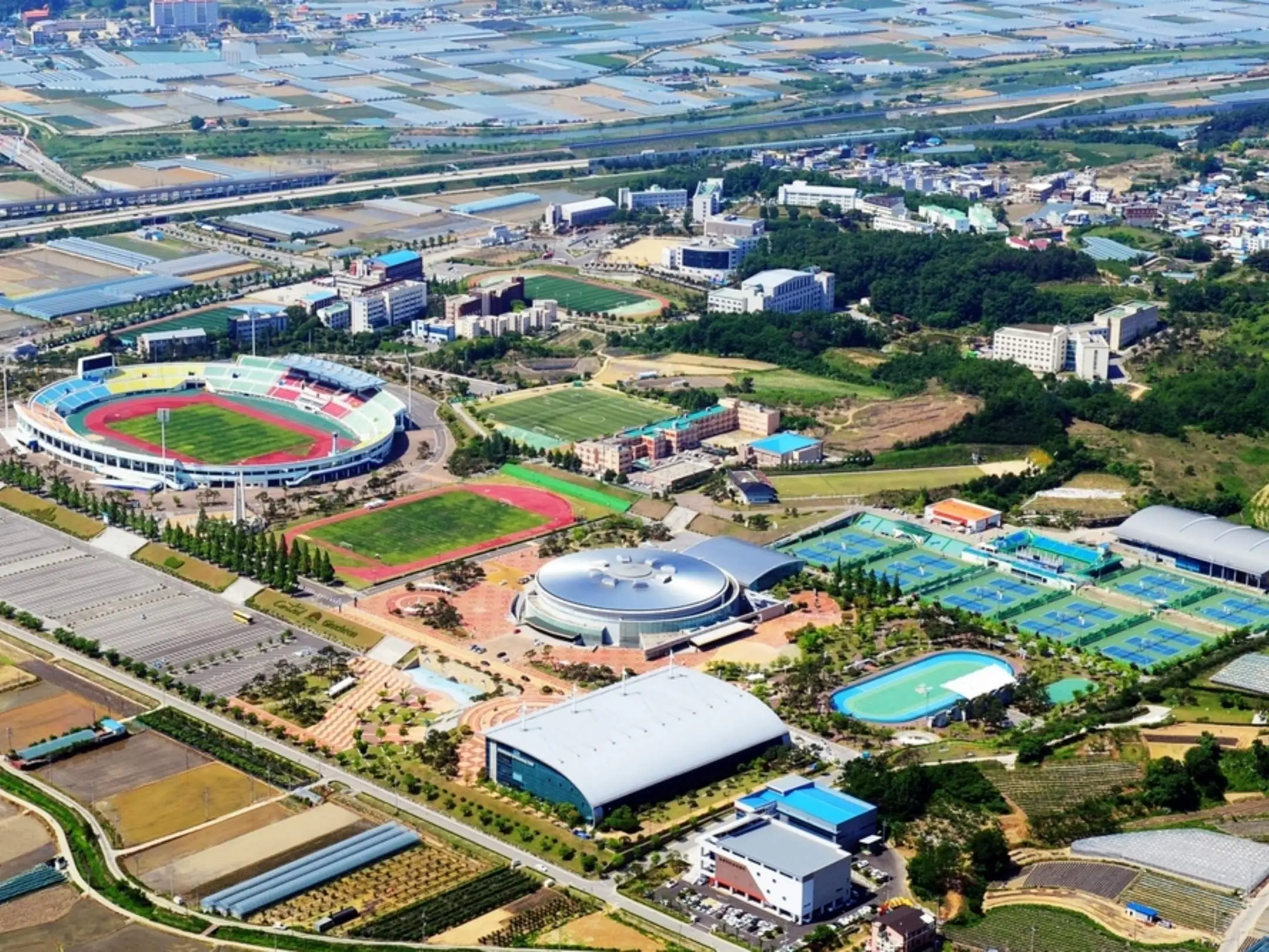 Câu lạc bộ bóng đá Gimcheon Sangmu: Đội quân kỷ luật thép 3 Sân nhà của câu lạc bộ bóng đá Gimcheon Sangmu là sân vận động Gimcheon.