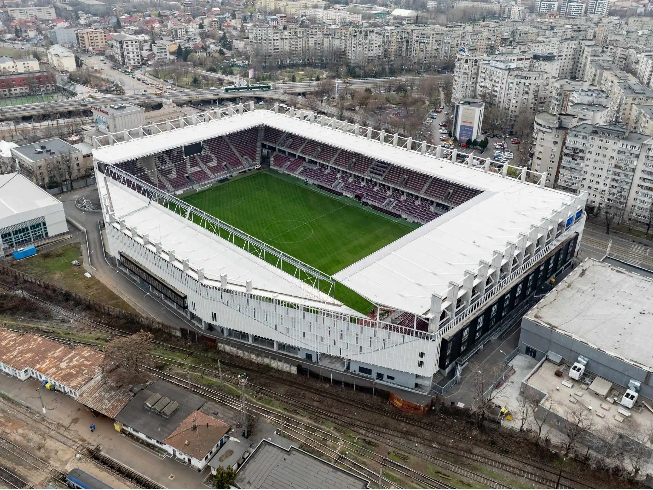 Câu lạc bộ bóng đá Rapid București: Bản tình ca bất diệt bên những đường ray 5 Sân nhà của câu lạc bộ bóng đá Rapid București là sân vận động Superbet Arena-Giulești