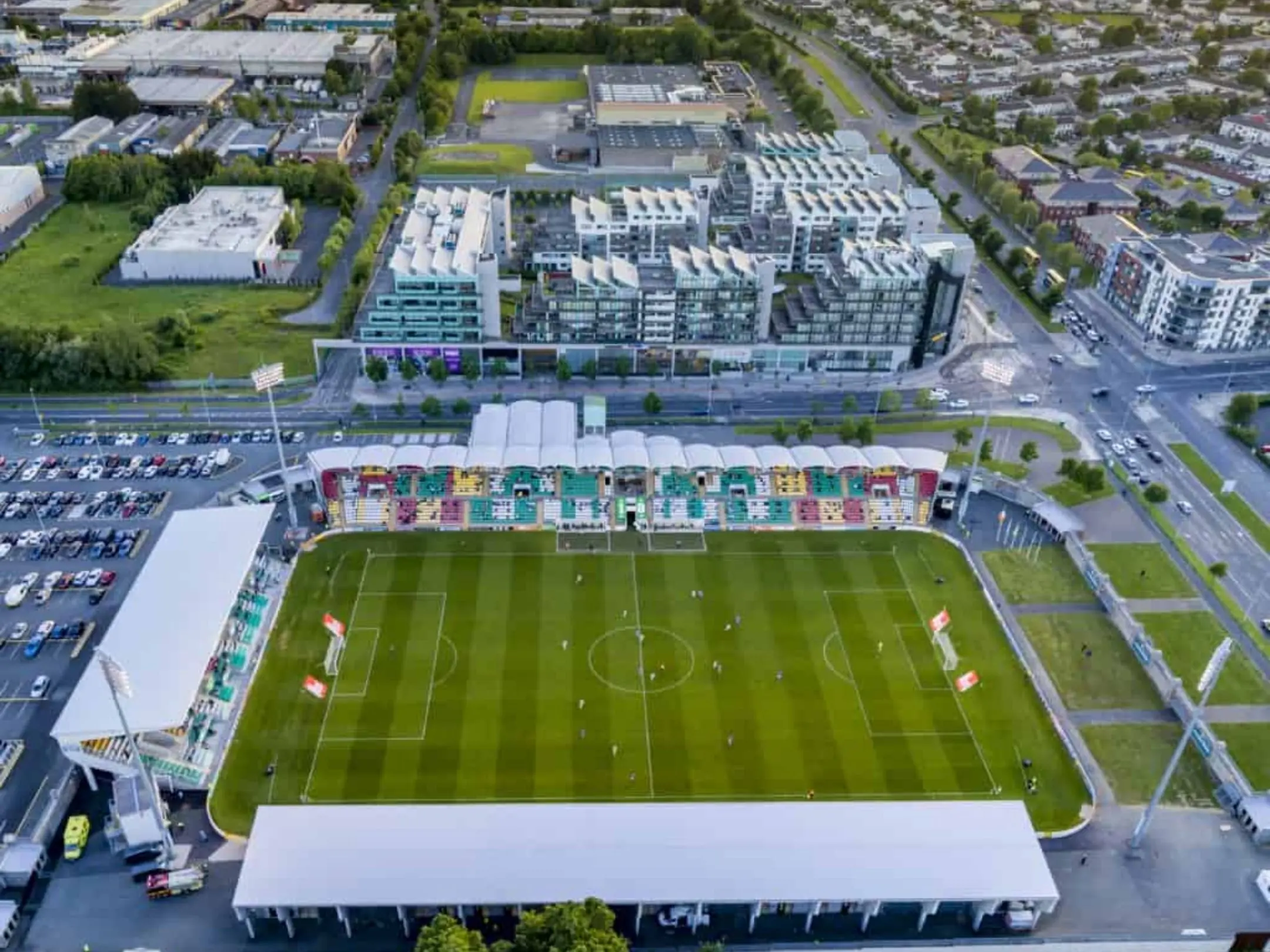 Sân nhà của câu lạc bộ bóng đá Shamrock Rovers là sân vận động Tallaght 