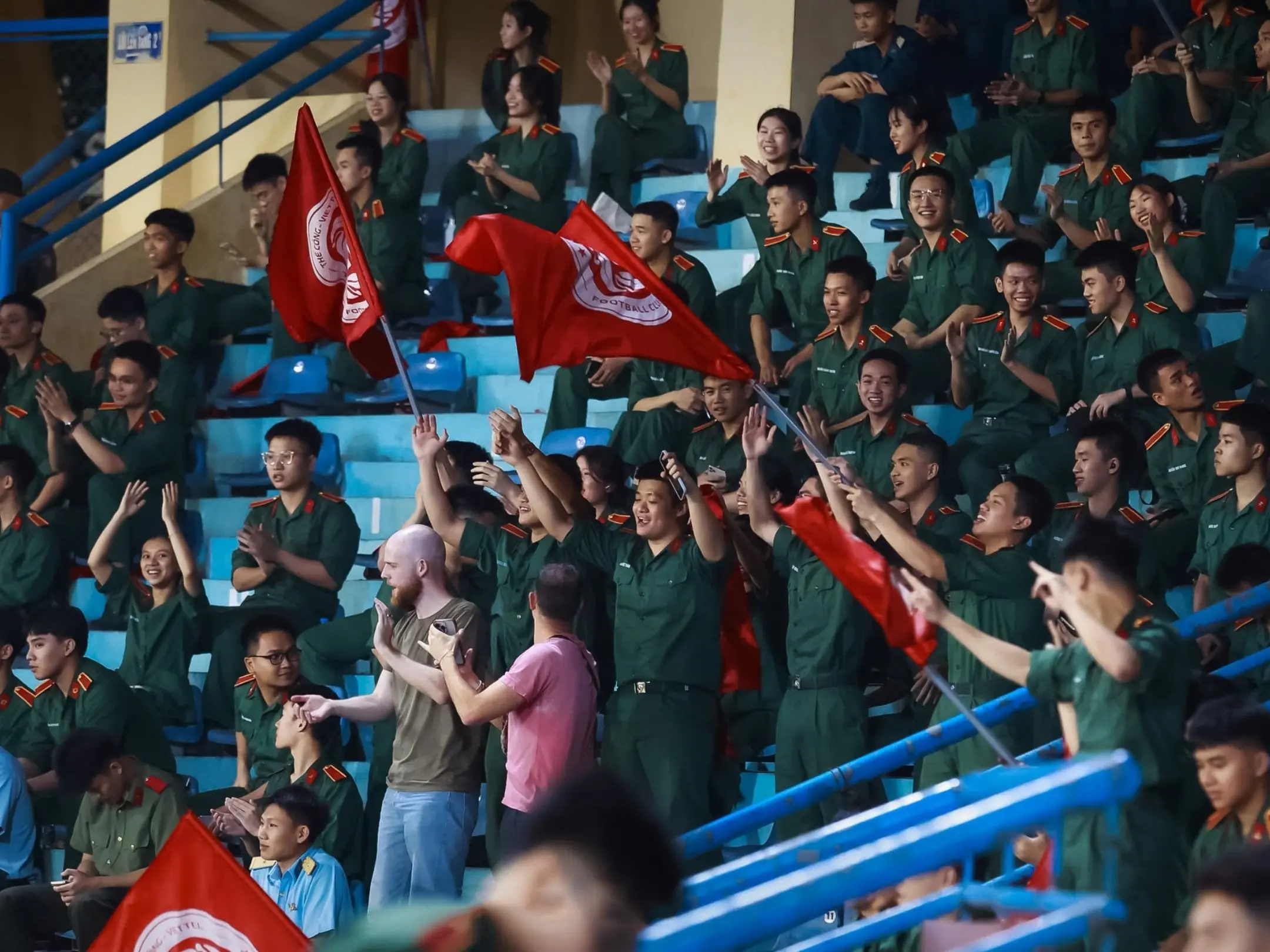 Câu lạc bộ bóng đá Thể Công – Viettel 2026: khôi phục lịch sử vẻ vang 13 Các chú bộ đội cổ động rất nhiệt tình cho Thể Công - Viettel