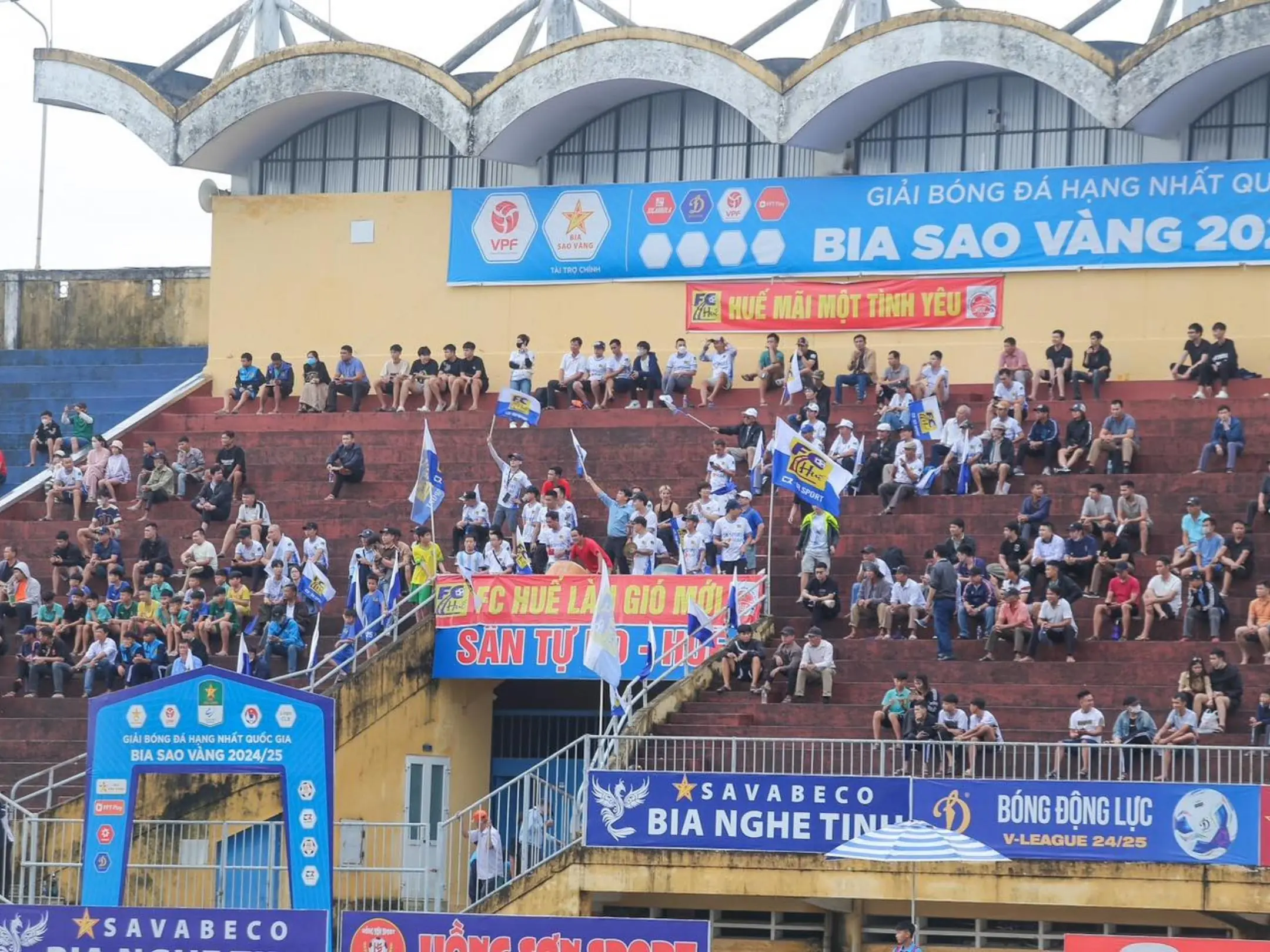 Câu lạc bộ bóng đá Huế: Thăng trầm bóng đá cố đô 5 Các cổ động viên cuồng nhiệt của câu lạc bộ bóng đá Huế
