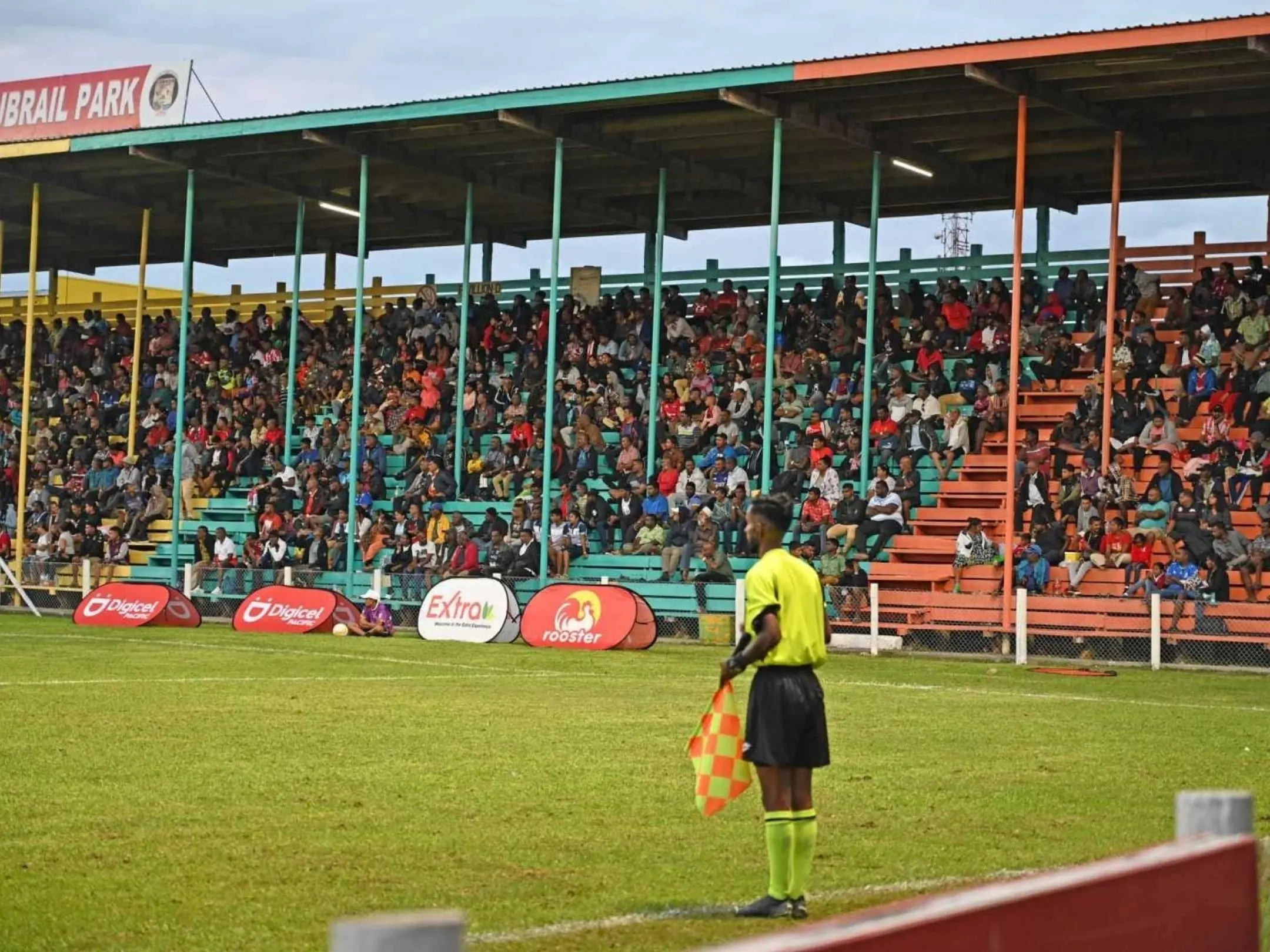 Các cổ động viên cuồng nhiệt của câu lạc bộ bóng đá Labasa FC