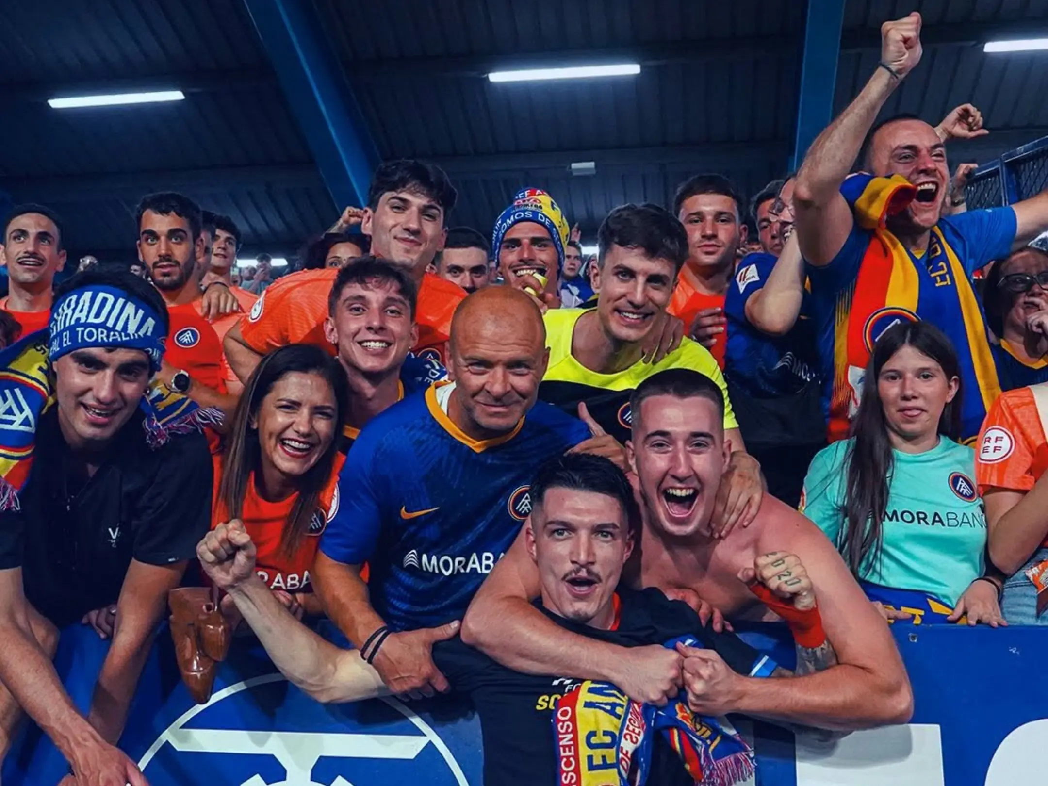 Các cổ động viên cuồng nhiệt của câu lạc bộ FC Andorra
