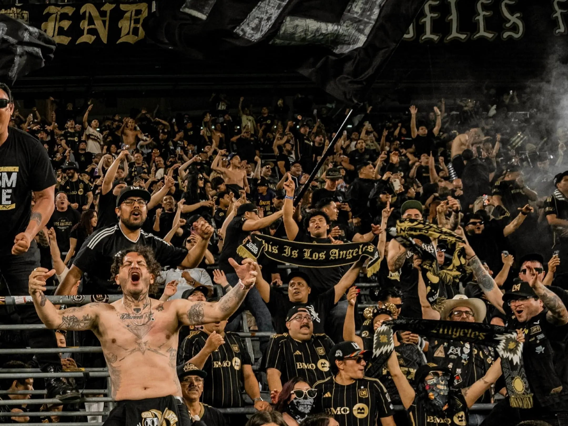 Các cổ động viên cuồng nhiệt của câu lạc bộ Los Angeles FC 2