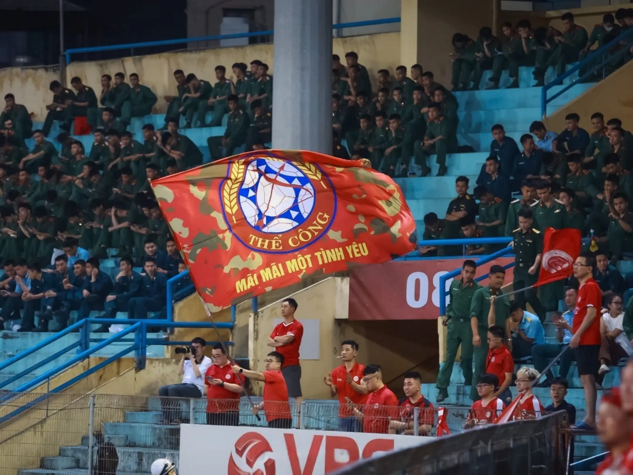 Câu lạc bộ bóng đá Thể Công – Viettel 2026: khôi phục lịch sử vẻ vang 12 Các cổ động viên quân đội của câu lạc bộ Thể Công – Viettel