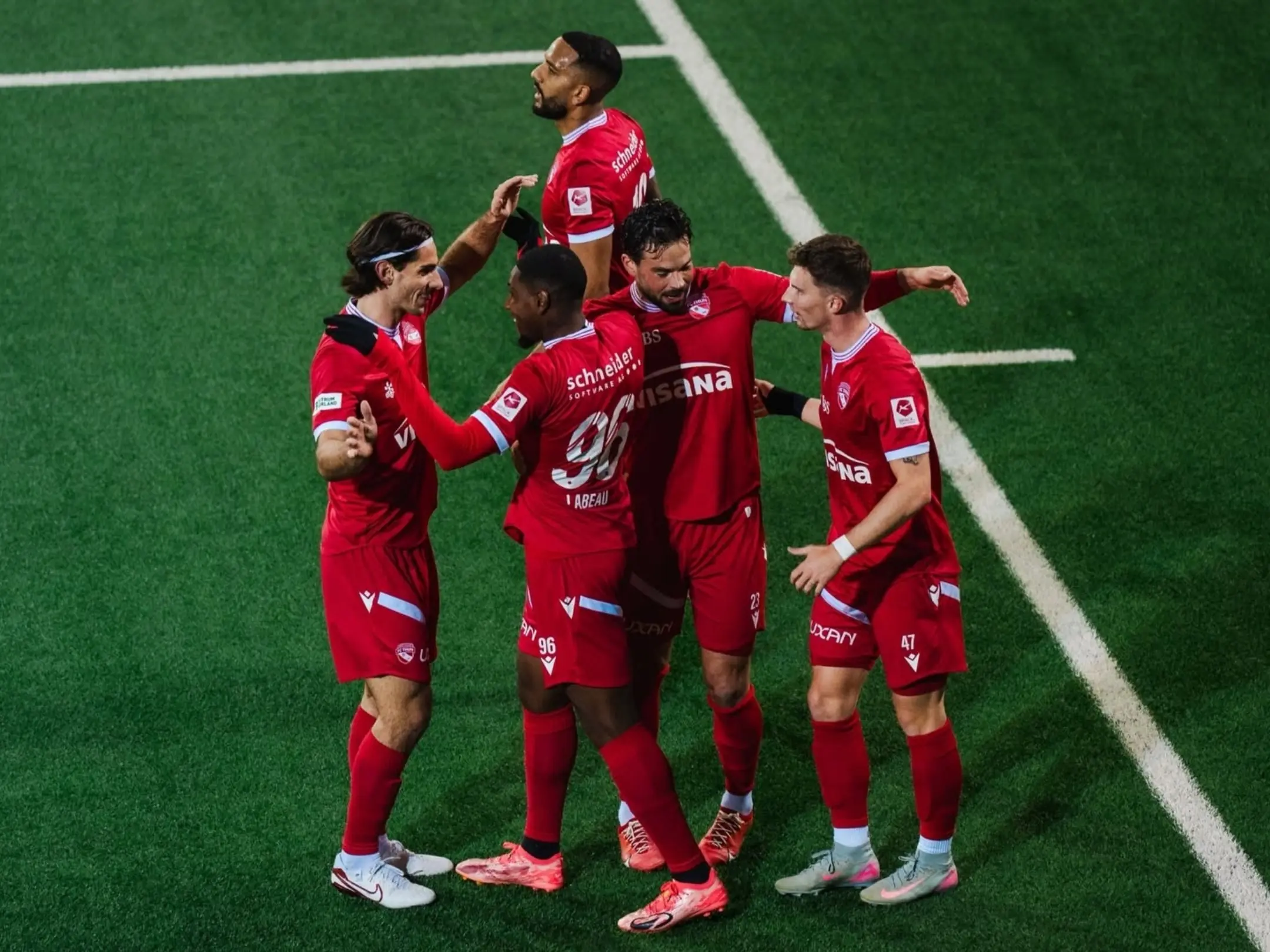 Câu lạc bộ bóng đá Thun: Câu chuyện cổ tích viết bằng lòng quả cảm bên Stockhorn Arena 2 Câu lạc bộ bóng đá Thun