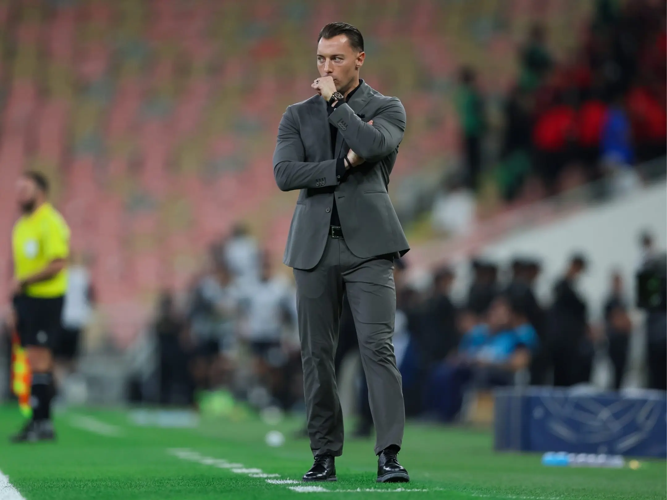 Huấn luyện viên của câu lạc bộ Al Ahli là Matthias Jaissle.