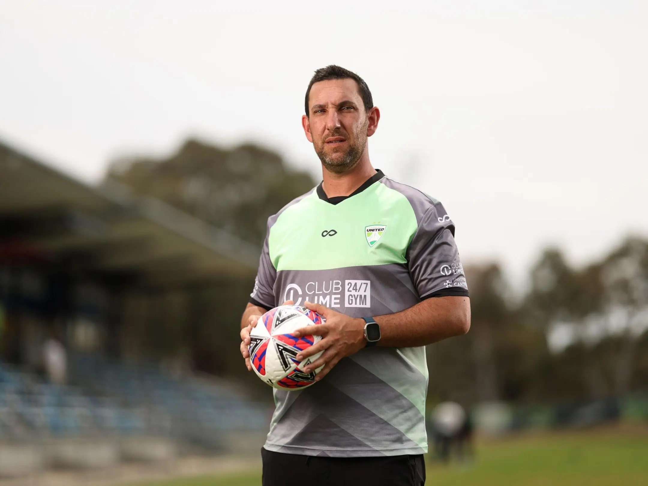 Huấn luyện viên của câu lạc bộ Canberra United FC là Antoni Jagarinec