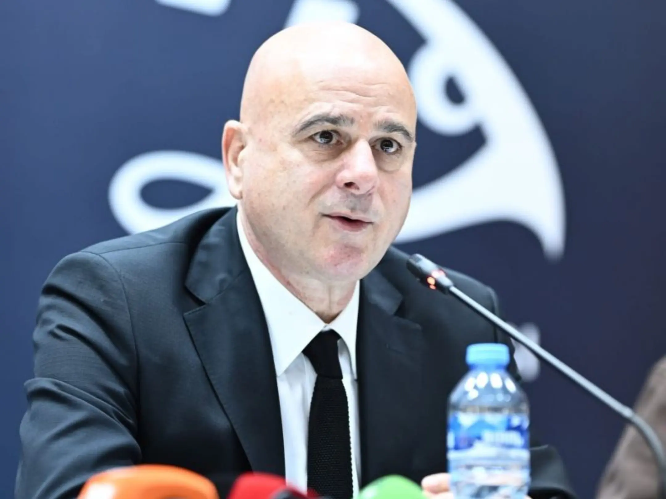 Câu lạc bộ bóng đá Dinamo Tbilisi: Khi Boris Paichadze Dinamo Arena rực sáng ánh đèn 1 Huấn luyện viên của câu lạc bộ Dinamo Tbilisi là Temur Ketsbaia.