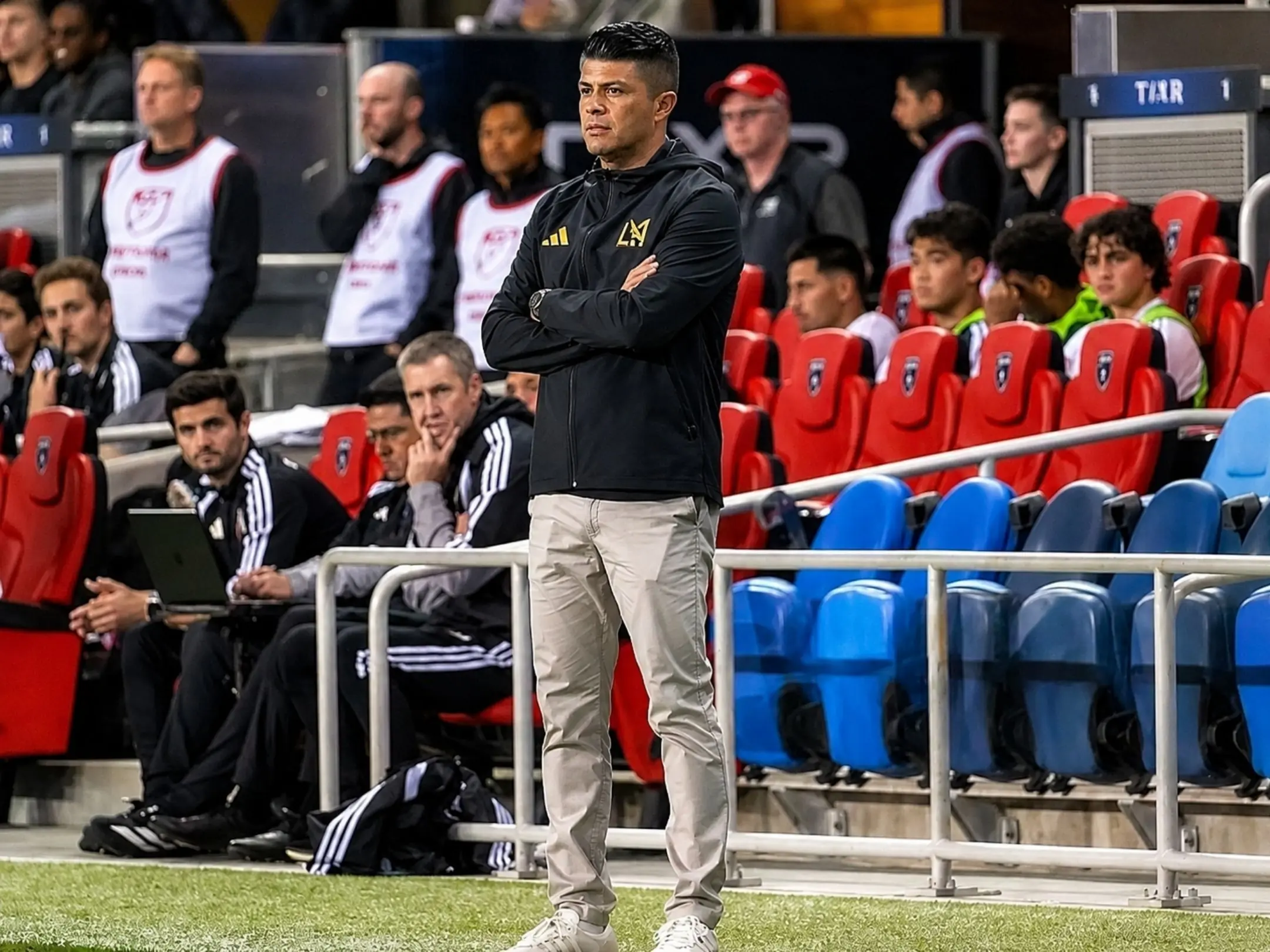 Huấn luyện viên của câu lạc bộ Los Angeles FC 2 là Fabian Sandoval.