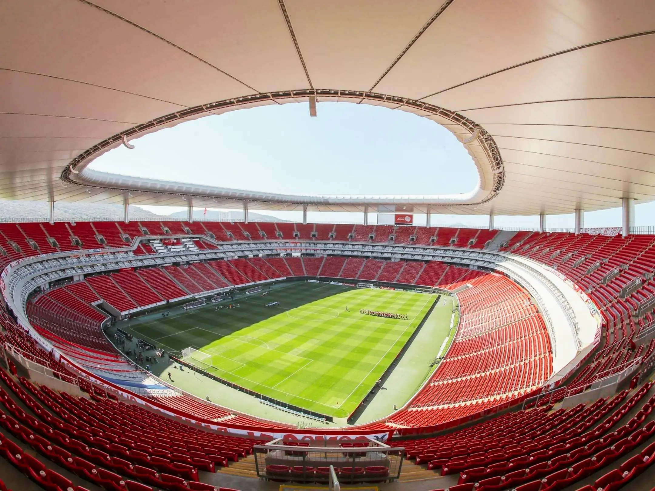 Quang cảnh bên trong sân vận động Estadio Akron