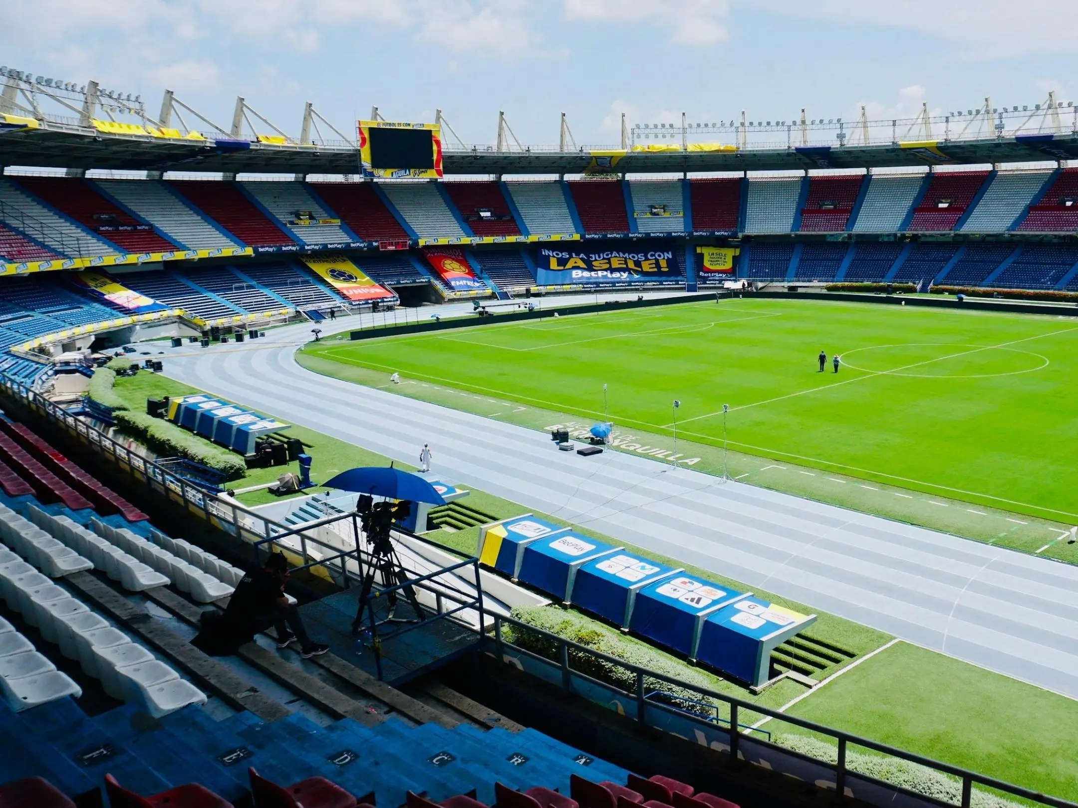 Câu lạc bộ bóng đá Junior: Khi Estadio Metropolitano Roberto Meléndez rực lên trong sắc đỏ trắng 5 Quang cảnh bên trong sân vận động Estadio Metropolitano Roberto Meléndez.